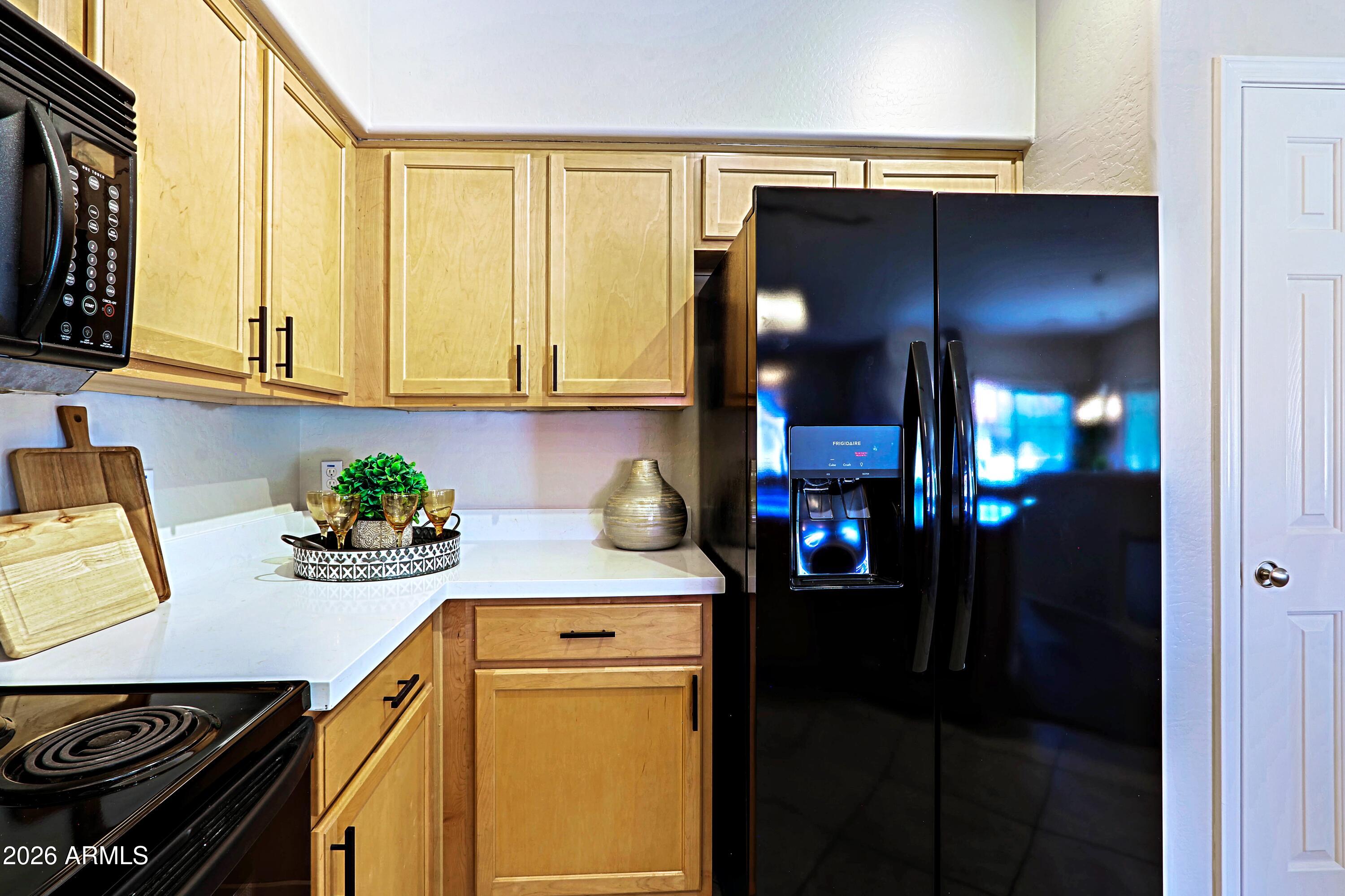 525 N MILLER Road 207