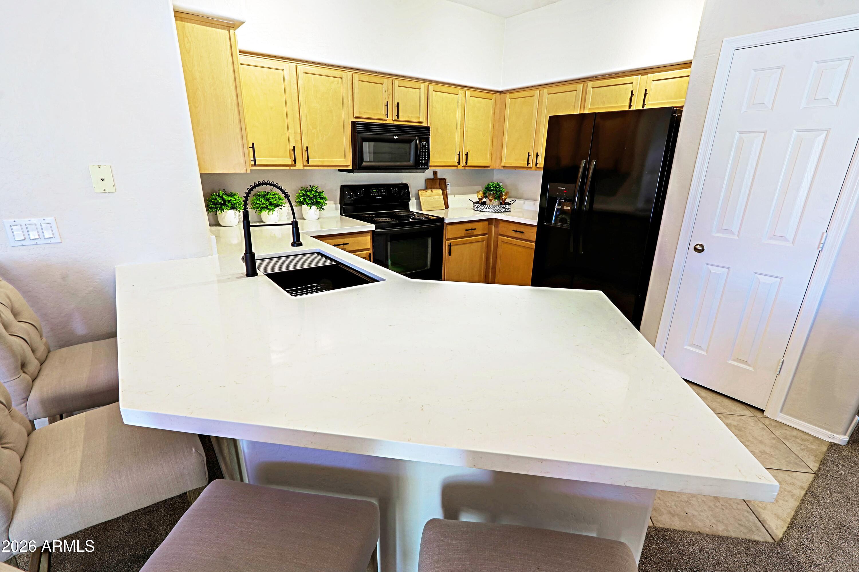 525 N MILLER Road 207