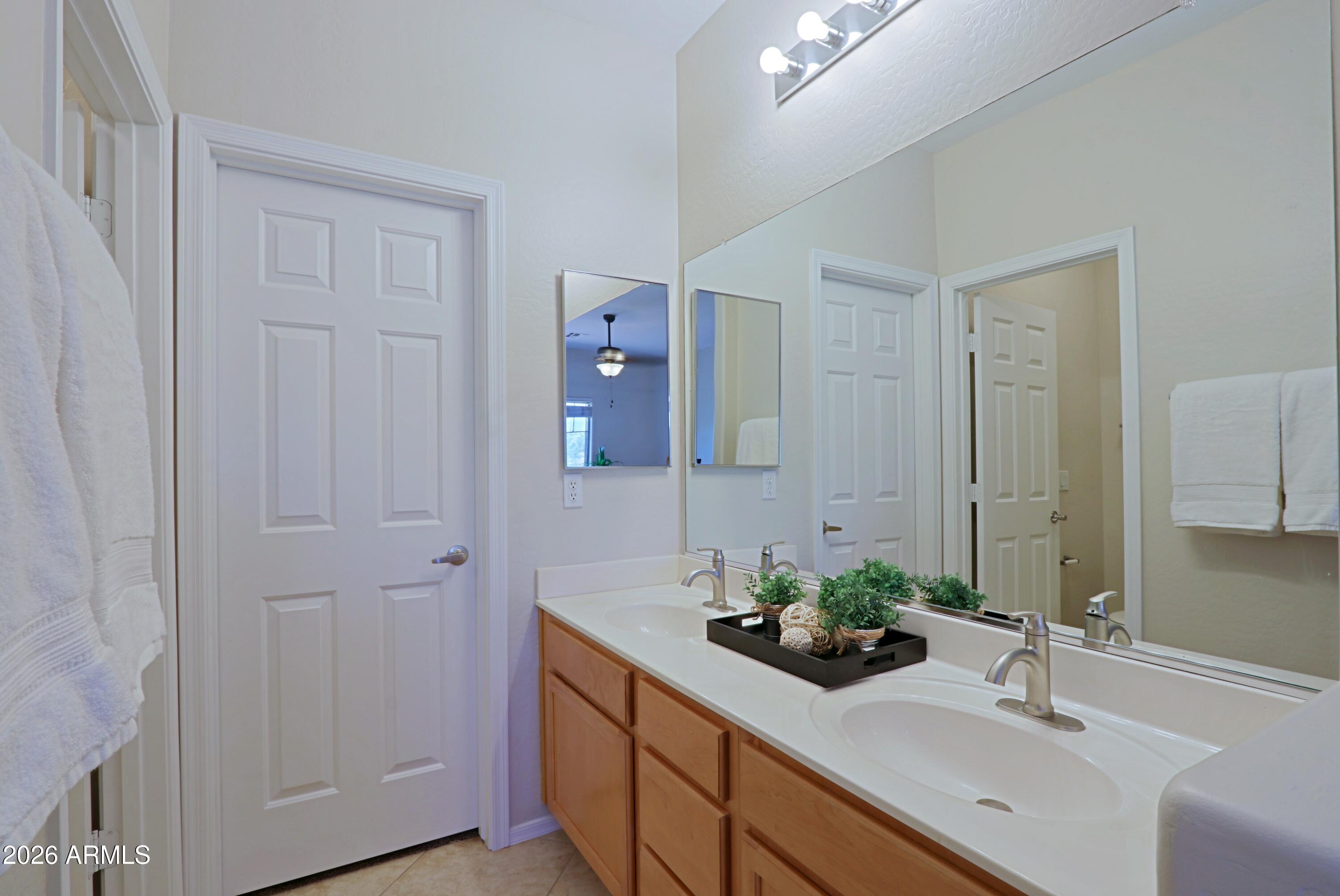 525 N MILLER Road 207