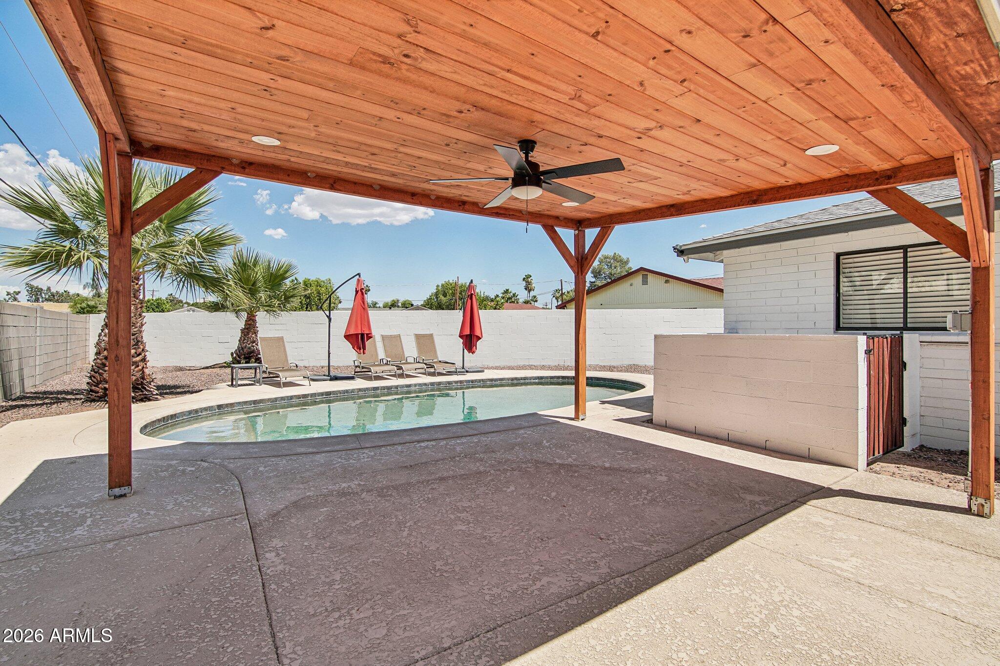 2715 N 38TH Place