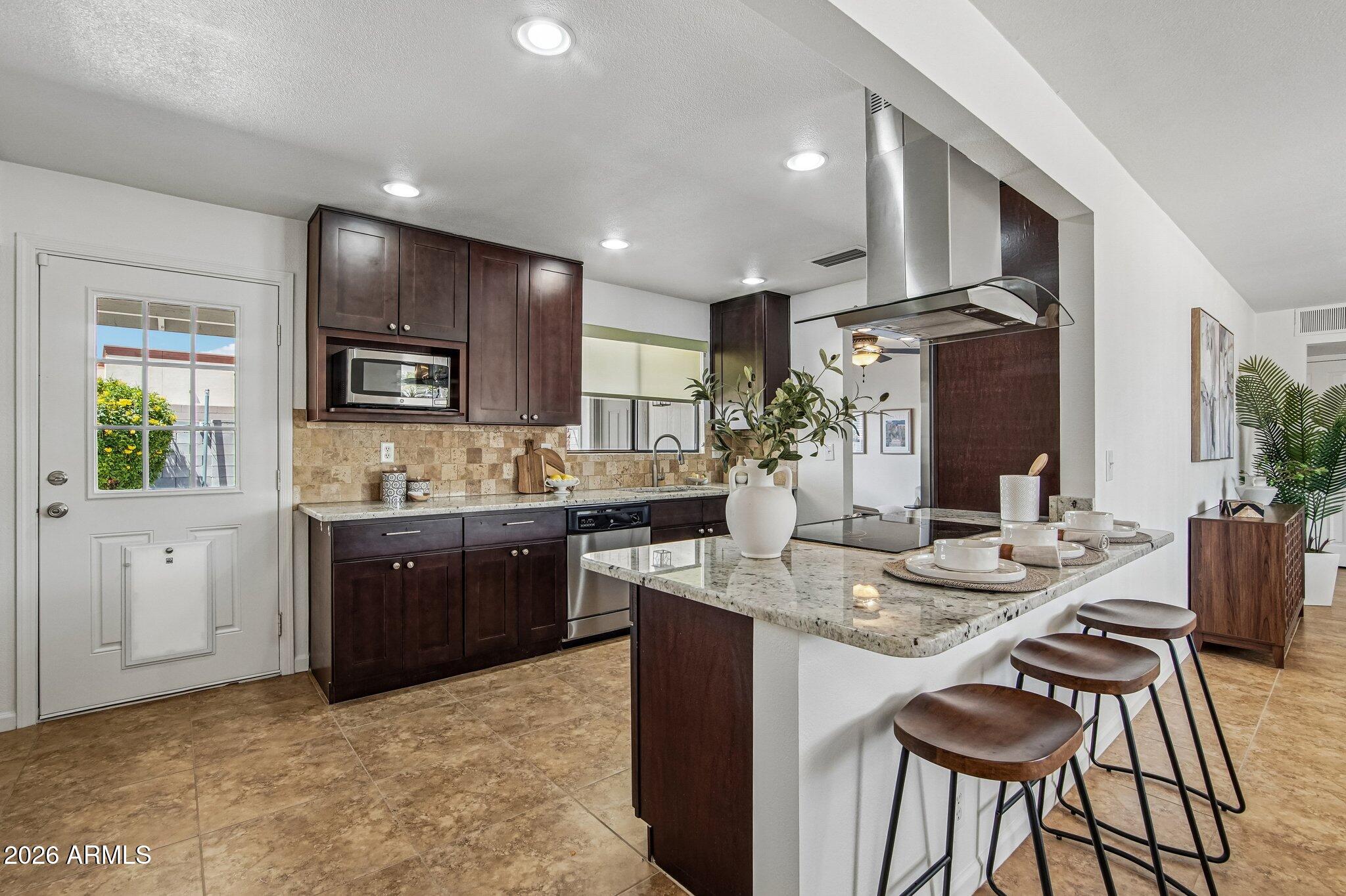 2715 N 38TH Place