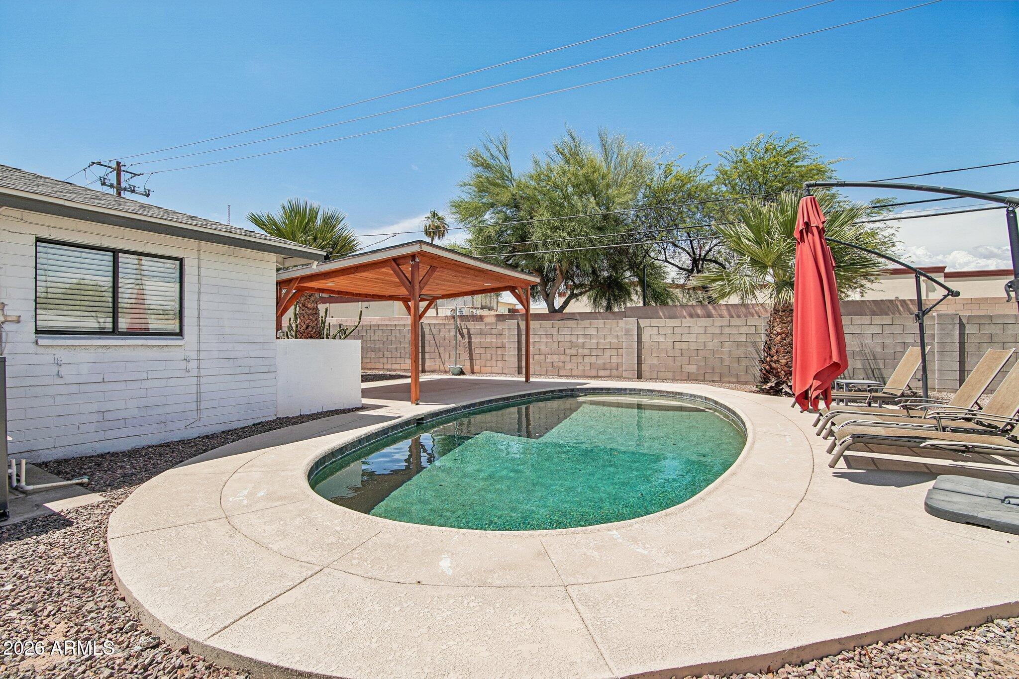 2715 N 38TH Place