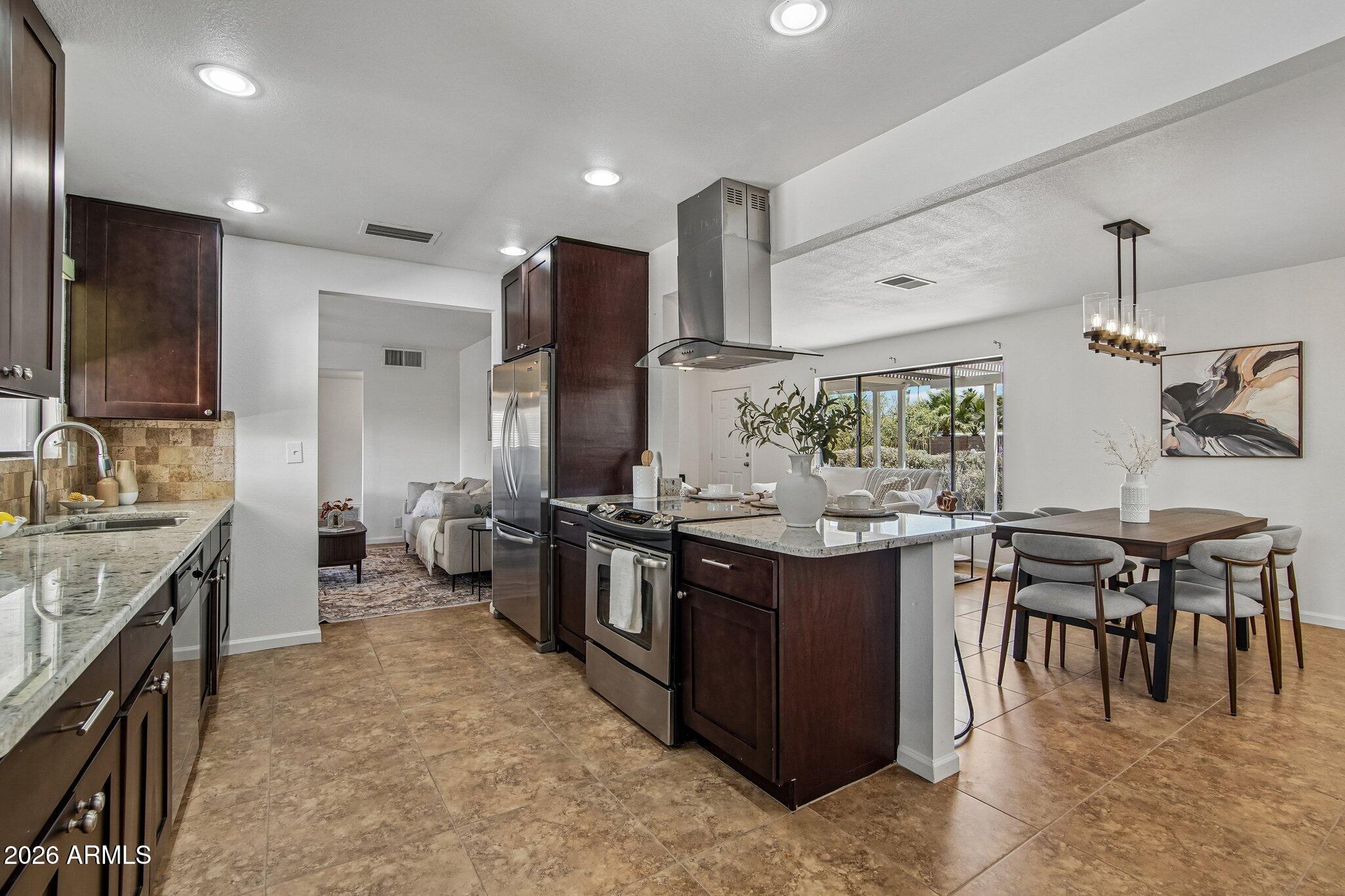 2715 N 38TH Place