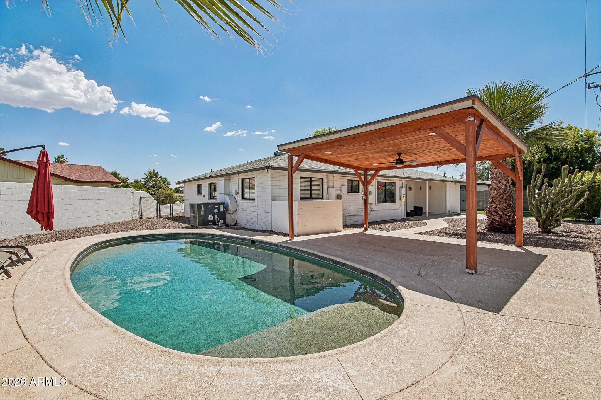 2715 N 38TH Place