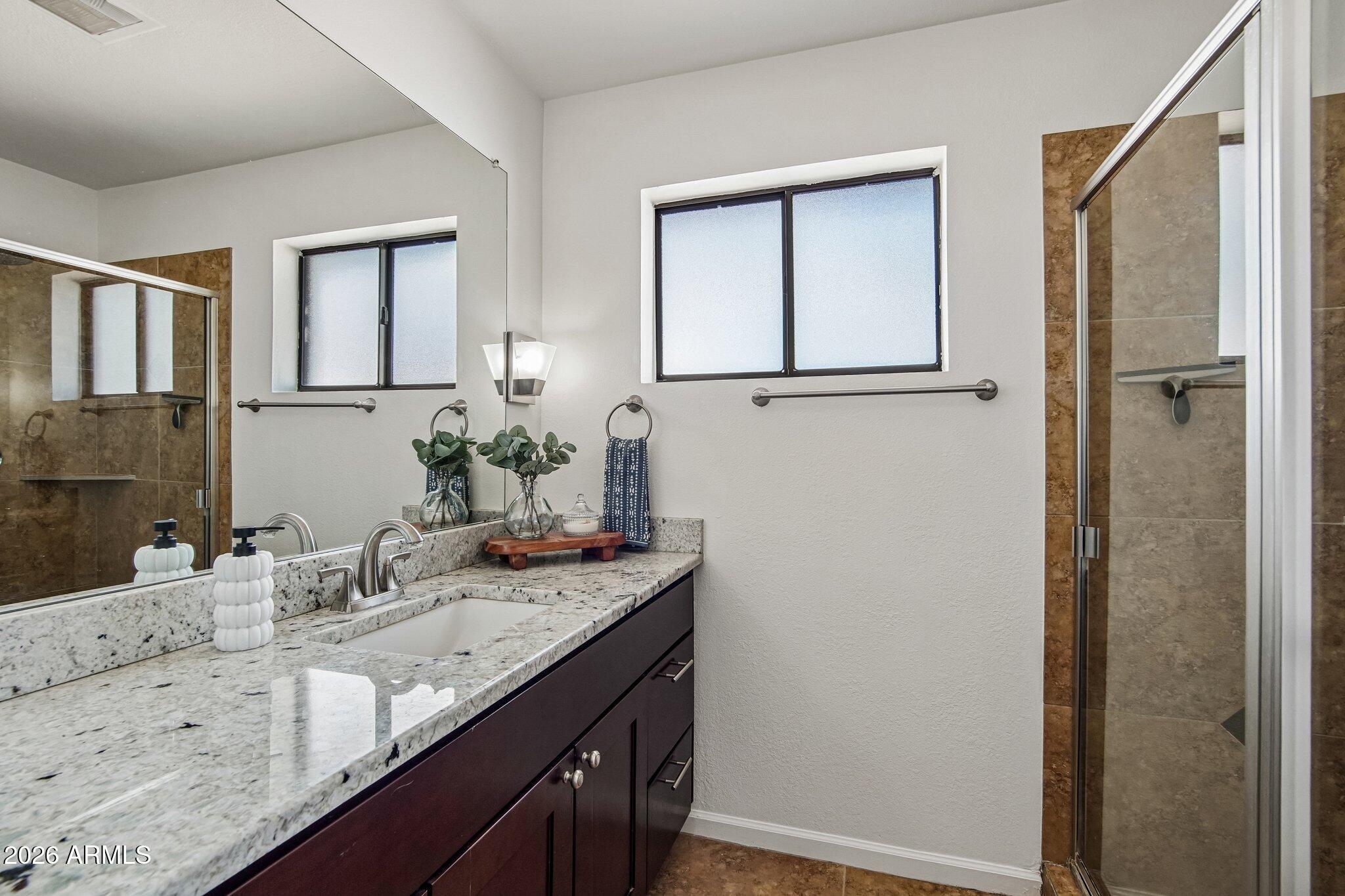 2715 N 38TH Place