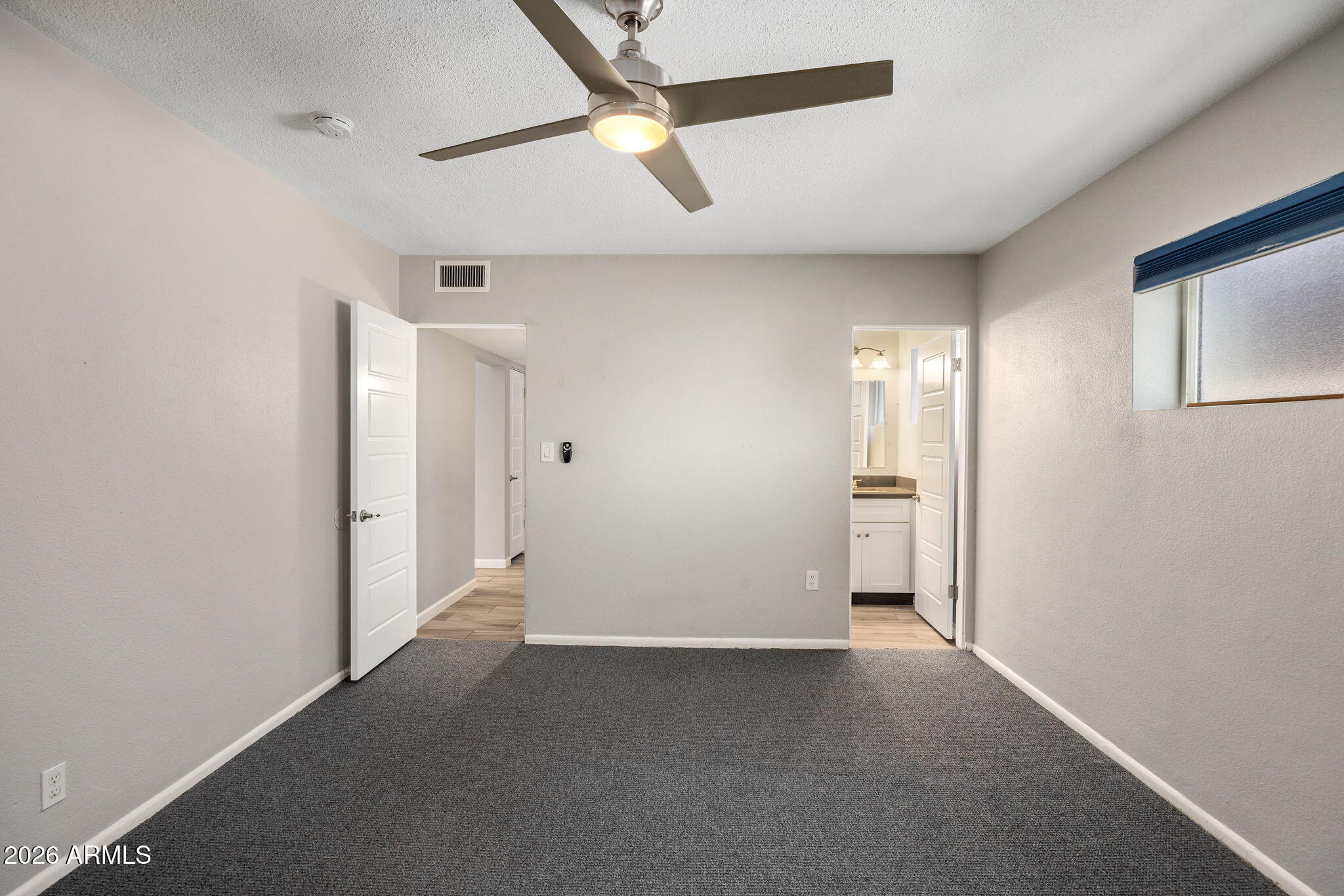 102 W MARYLAND Avenue E1