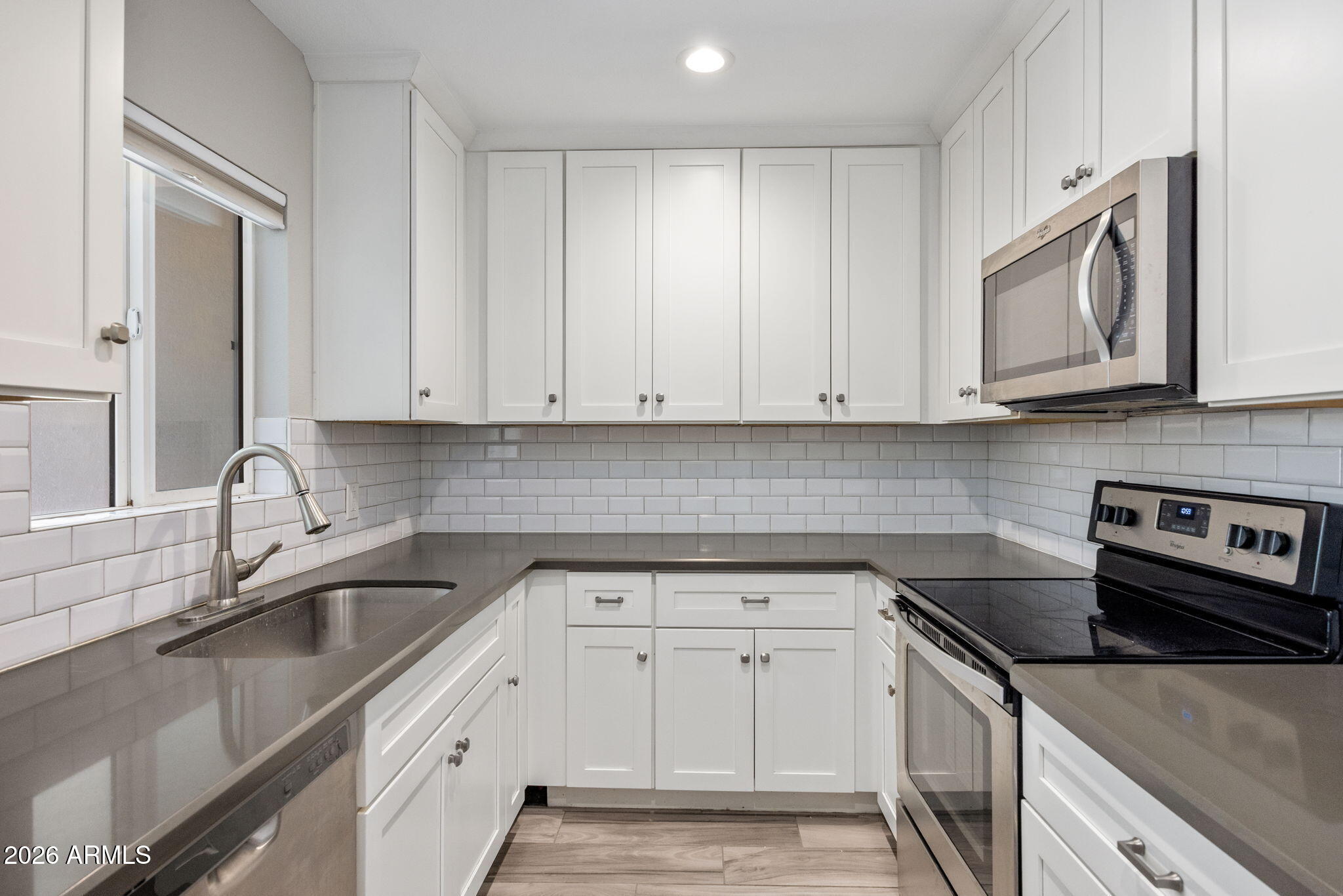102 W MARYLAND Avenue E1