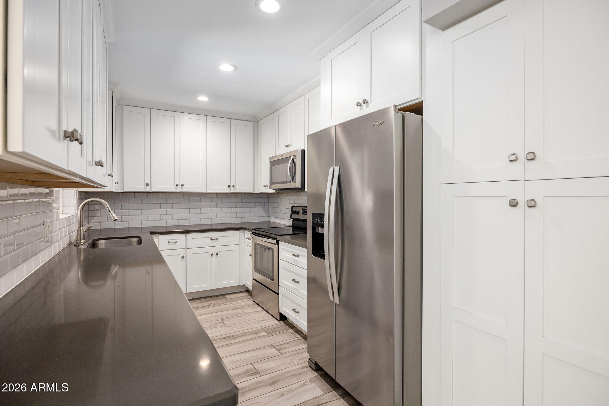 102 W MARYLAND Avenue E1