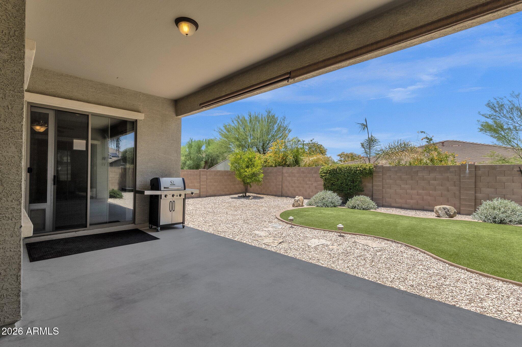 2403 E ROBB Lane