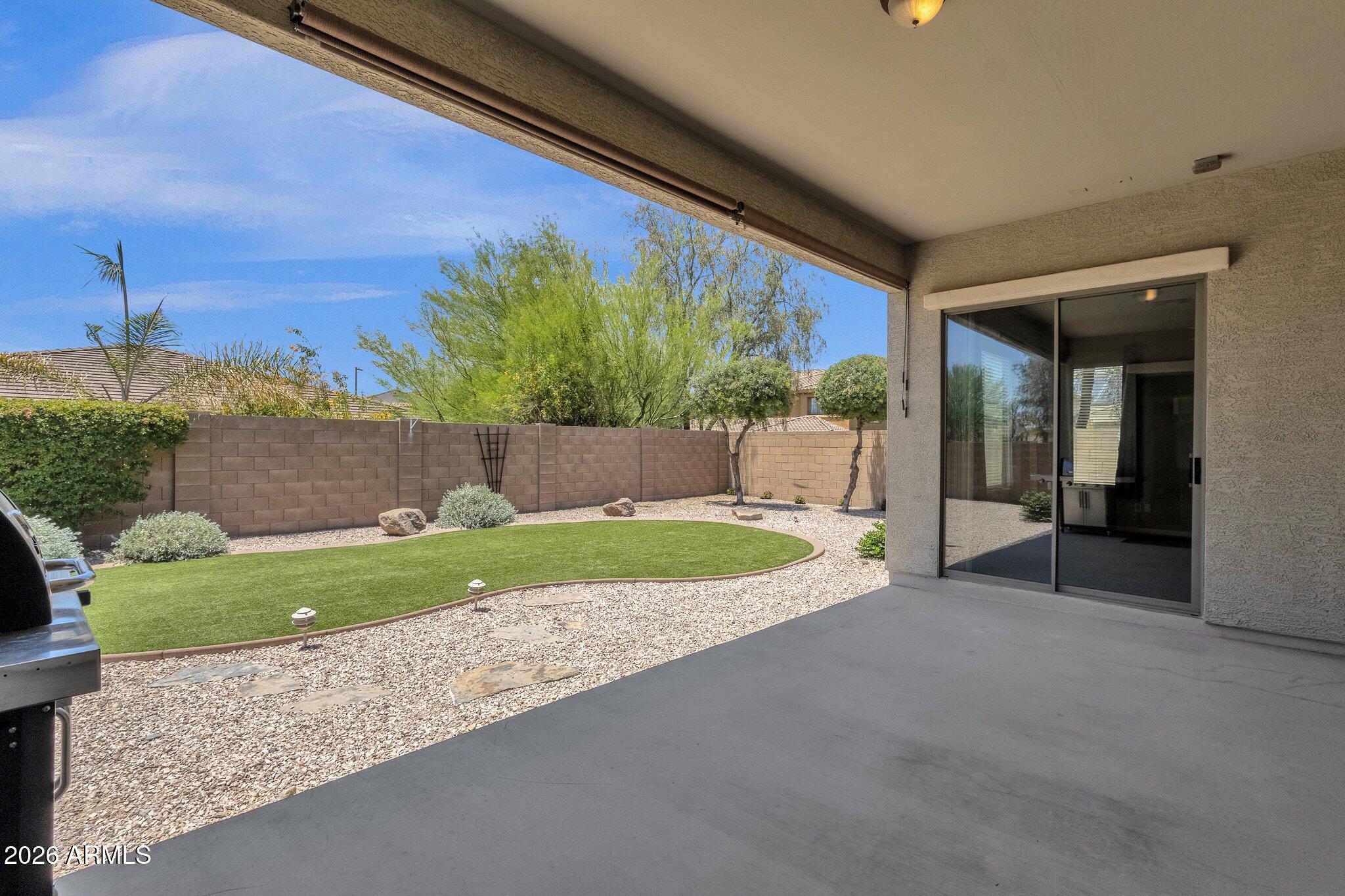2403 E ROBB Lane
