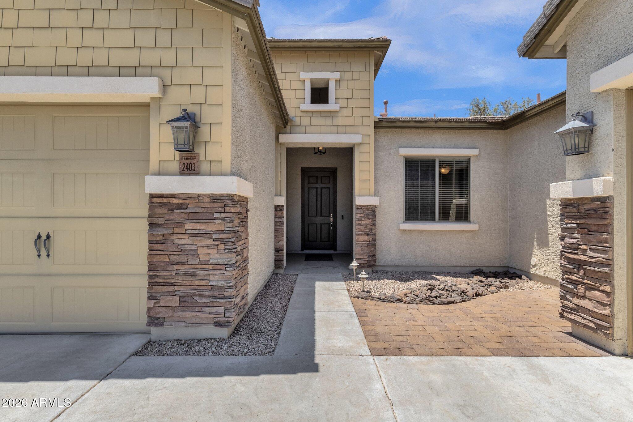 2403 E ROBB Lane