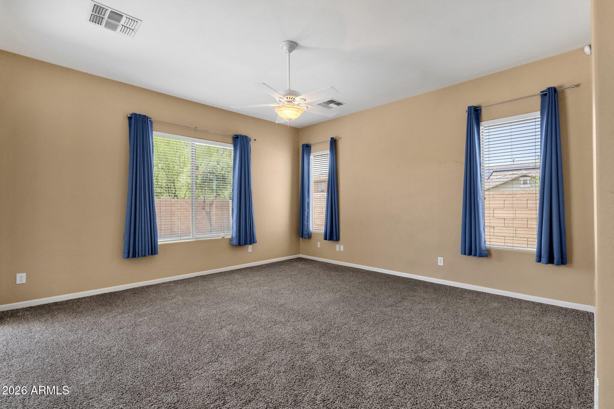 2403 E ROBB Lane