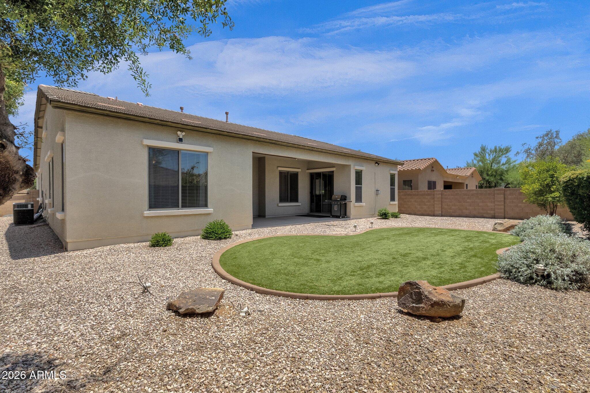 2403 E ROBB Lane