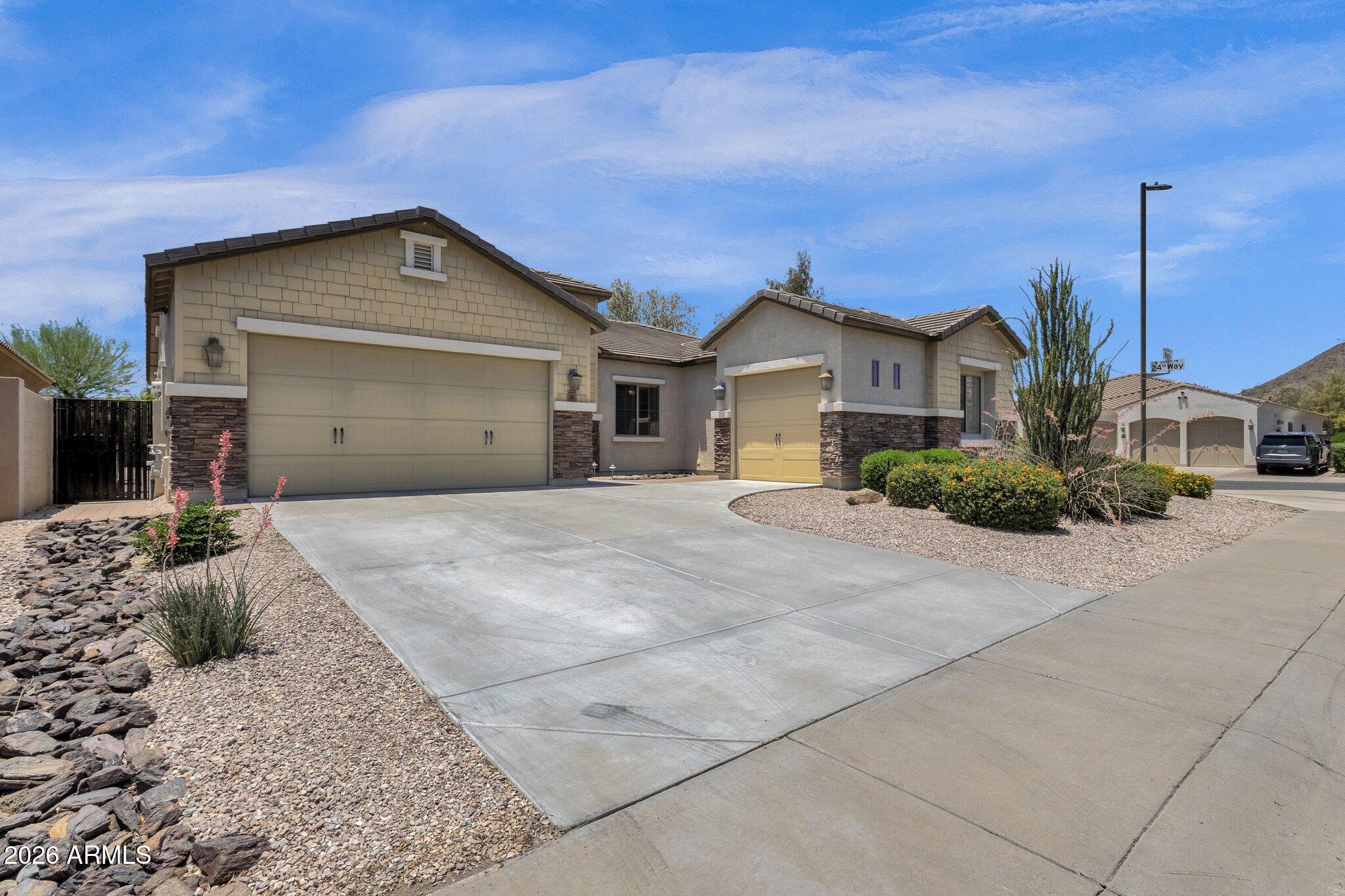 2403 E ROBB Lane