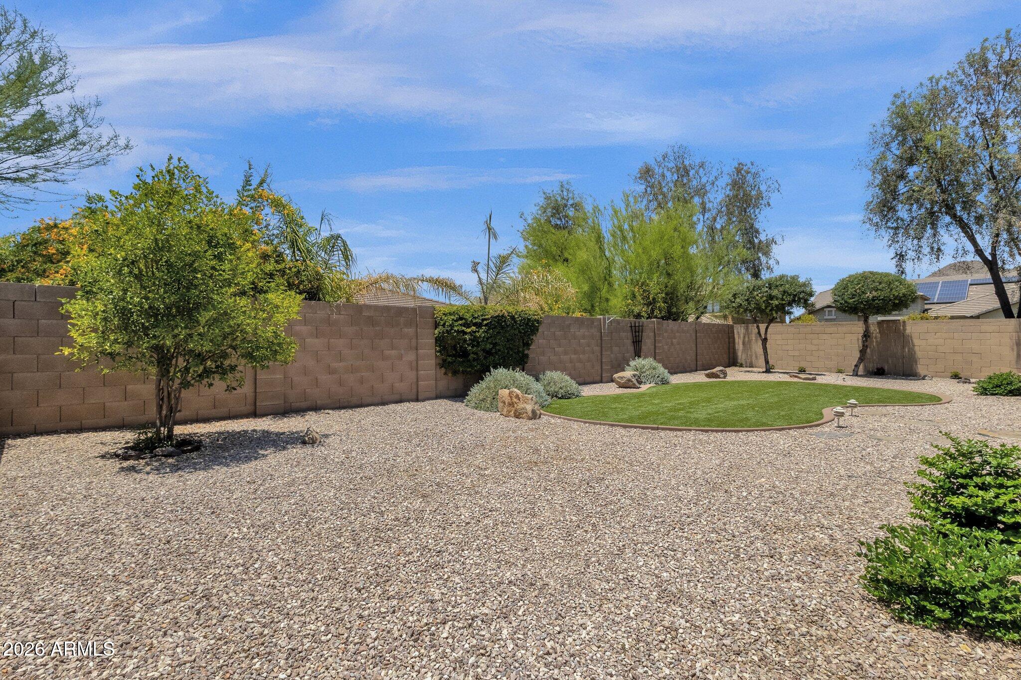 2403 E ROBB Lane