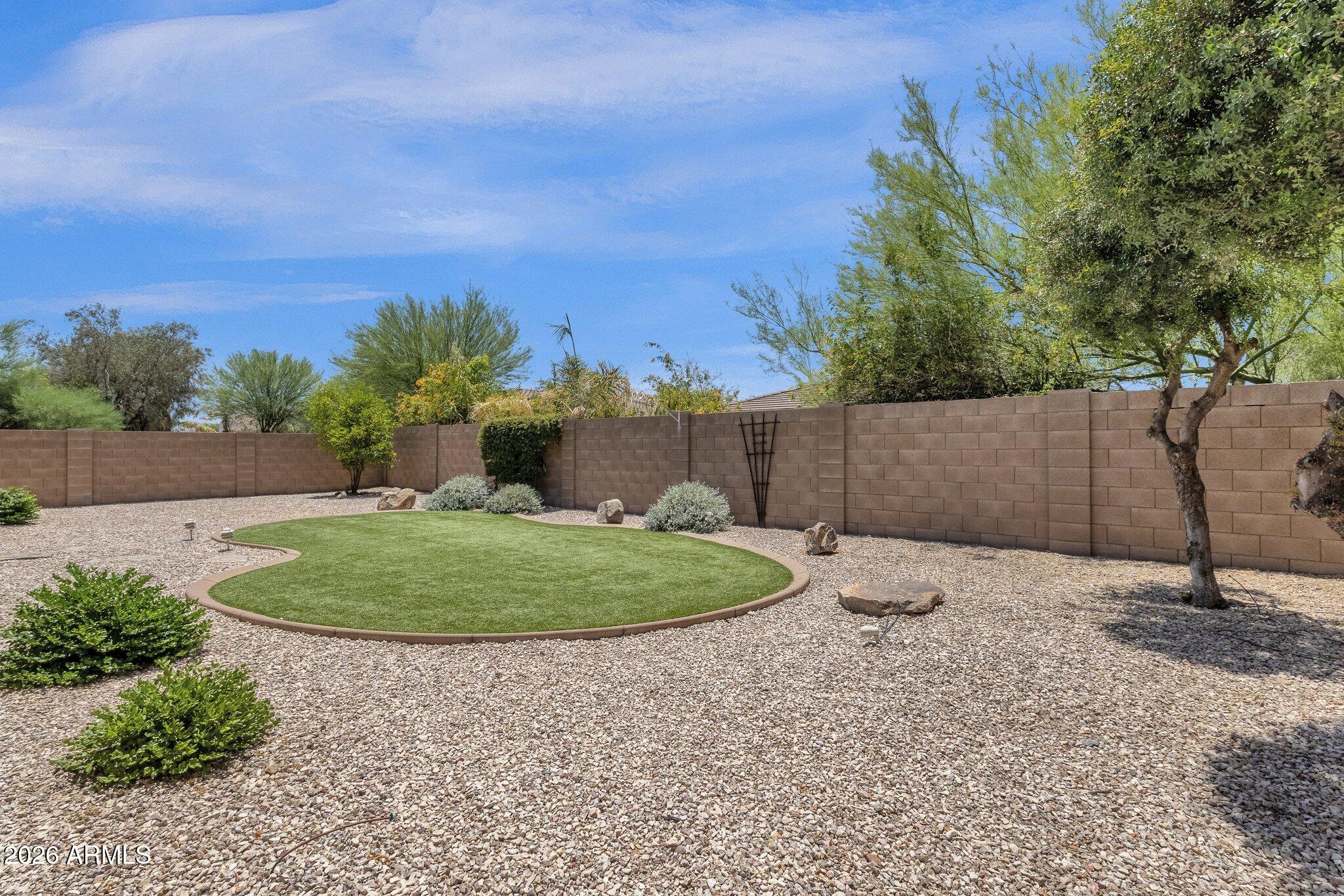 2403 E ROBB Lane