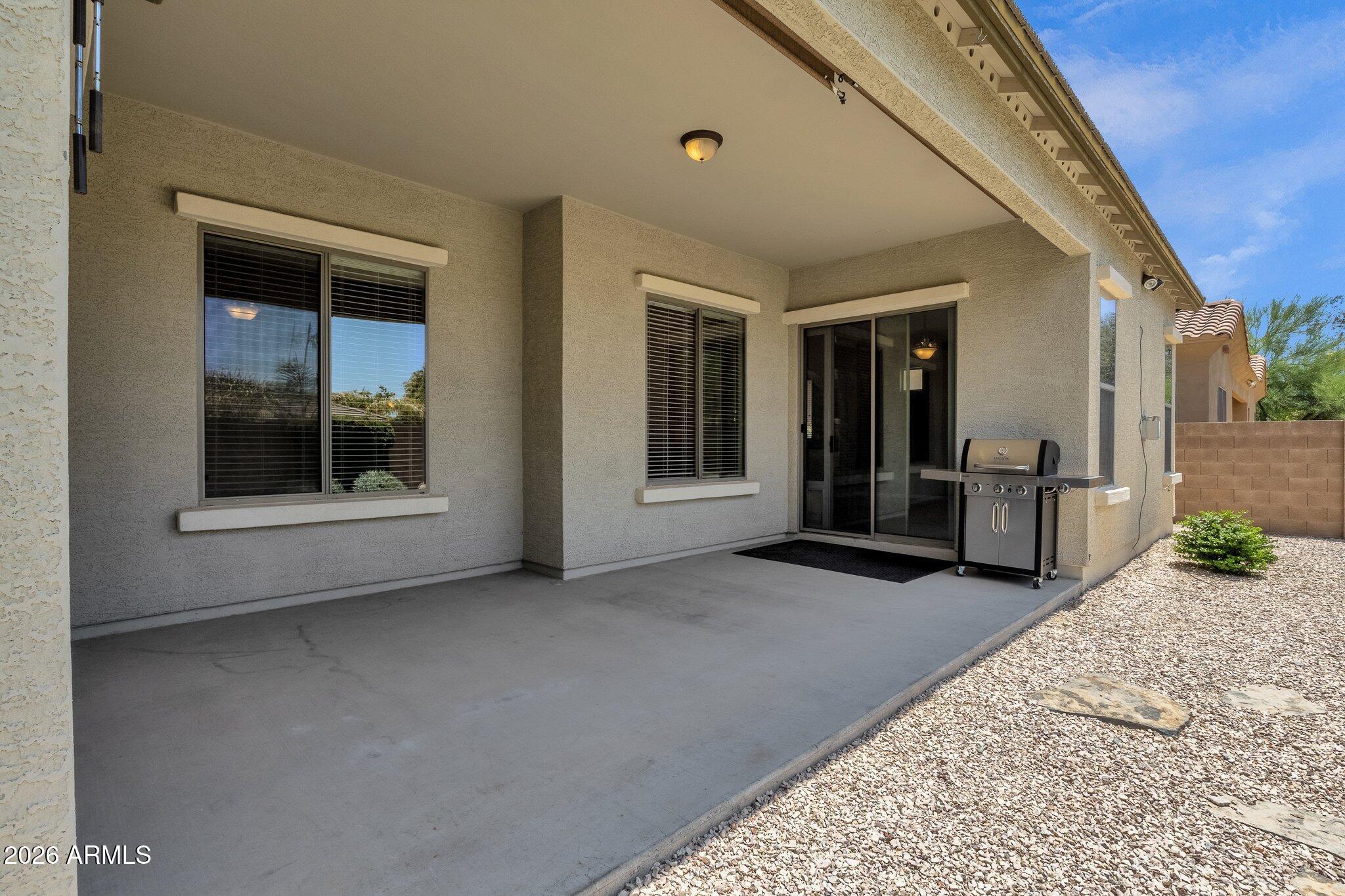 2403 E ROBB Lane
