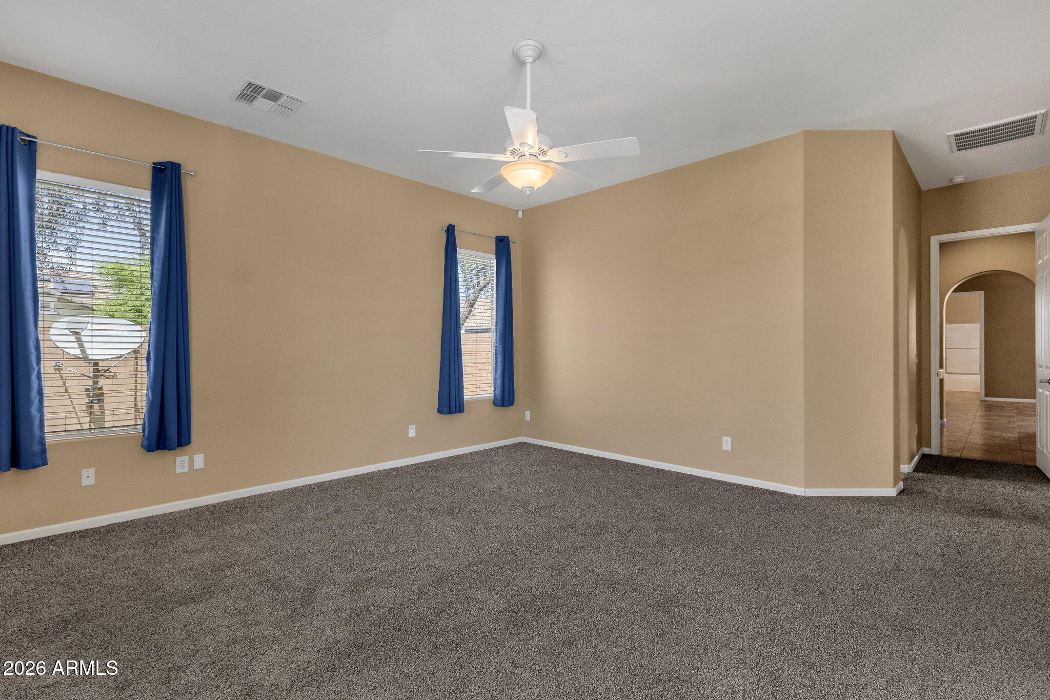 2403 E ROBB Lane