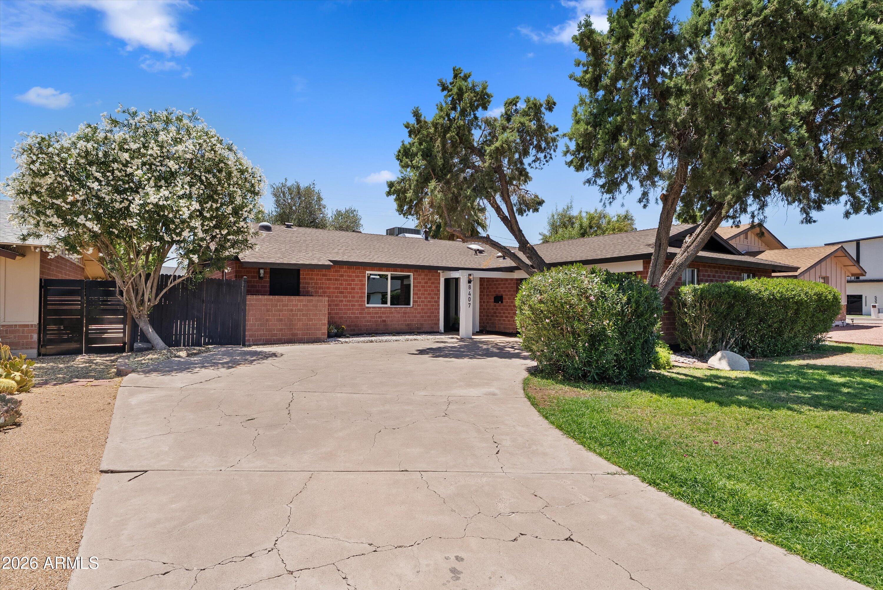 8407 E BONNIE ROSE Avenue