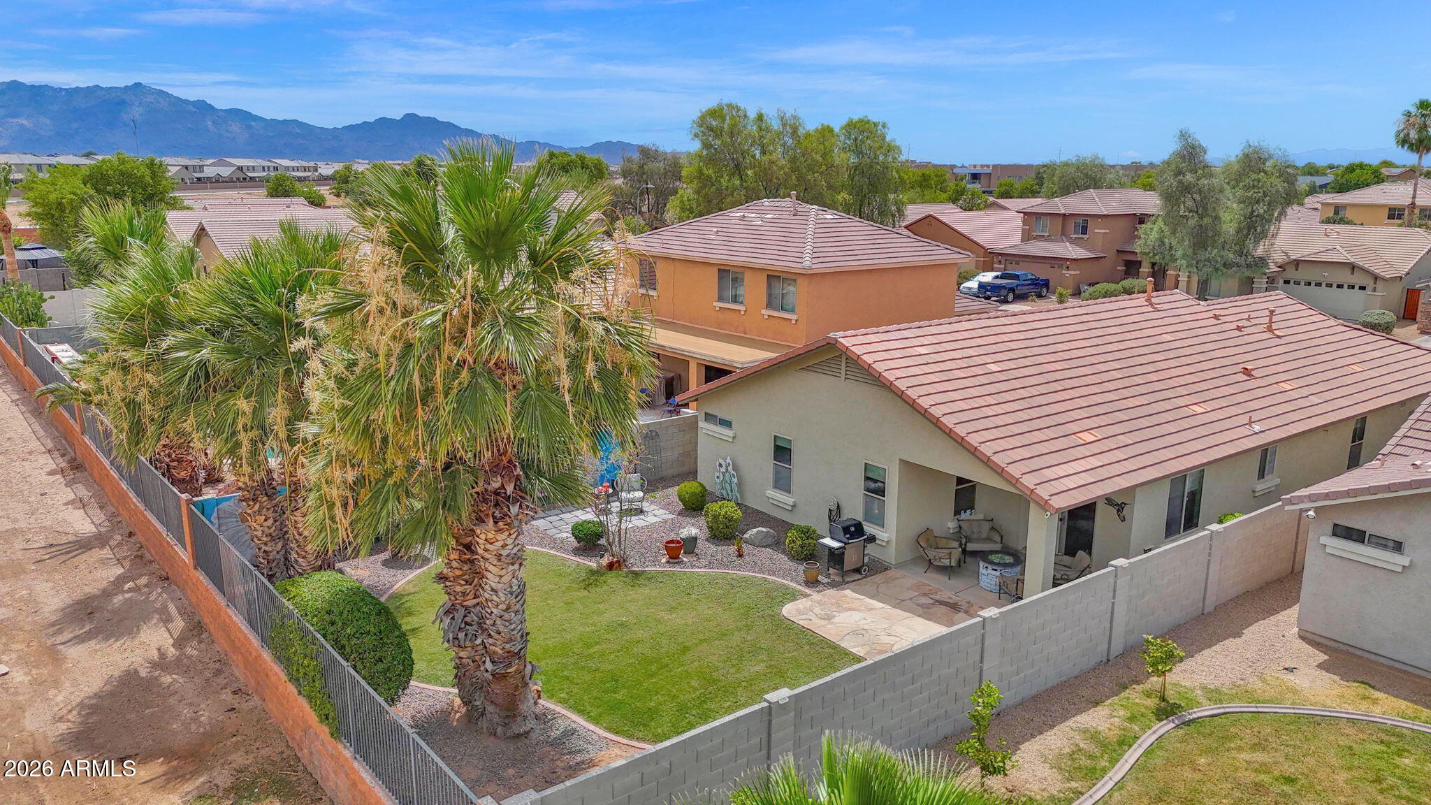 6809 W DESERT Lane