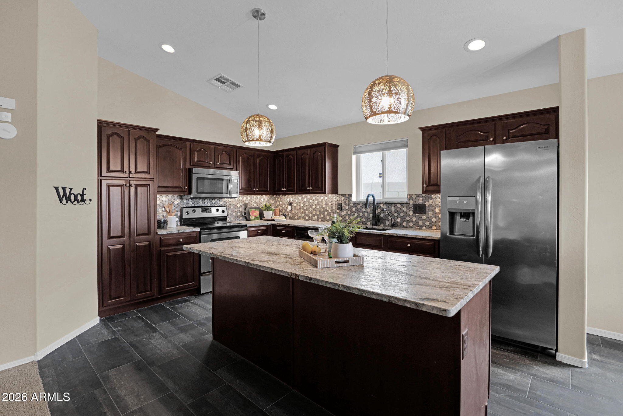 6809 W DESERT Lane