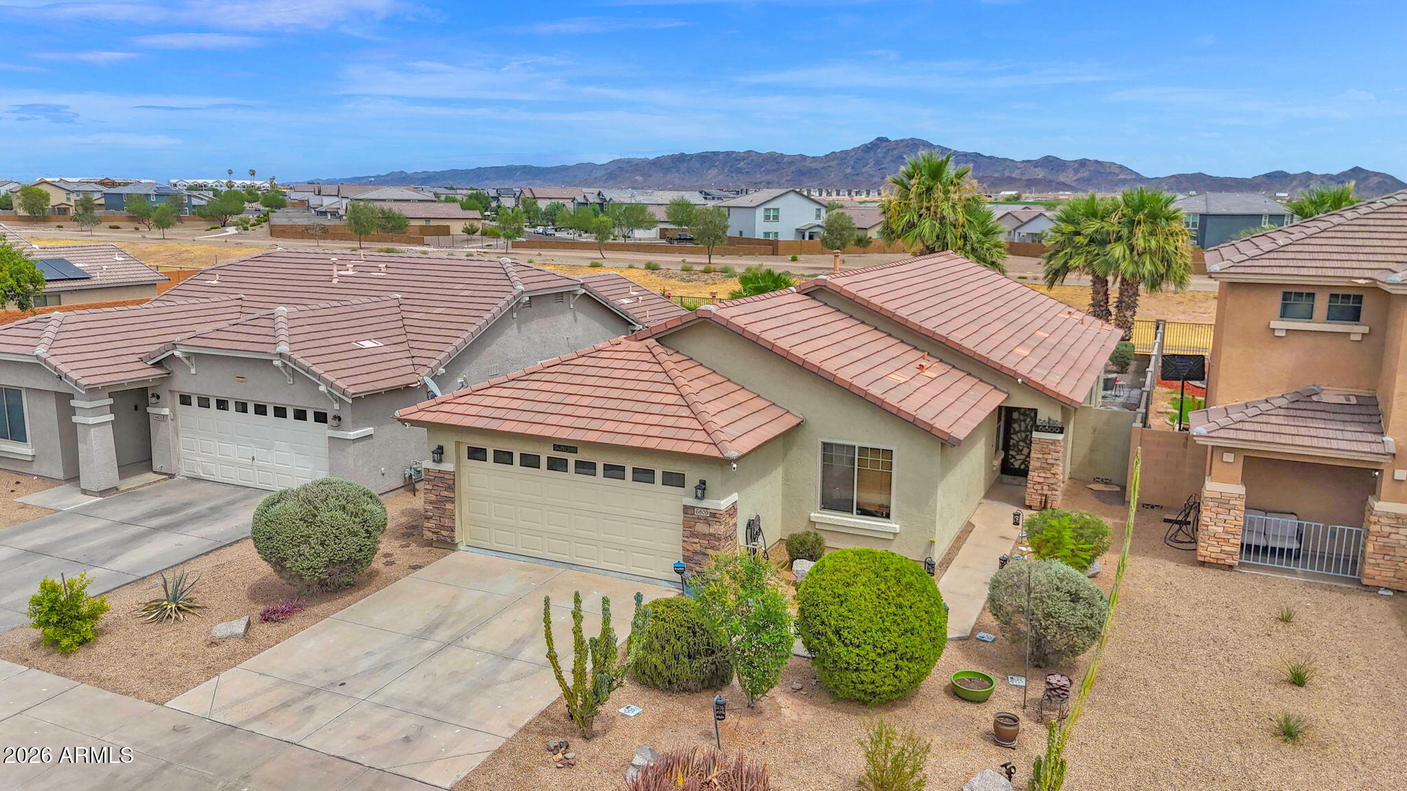 6809 W DESERT Lane