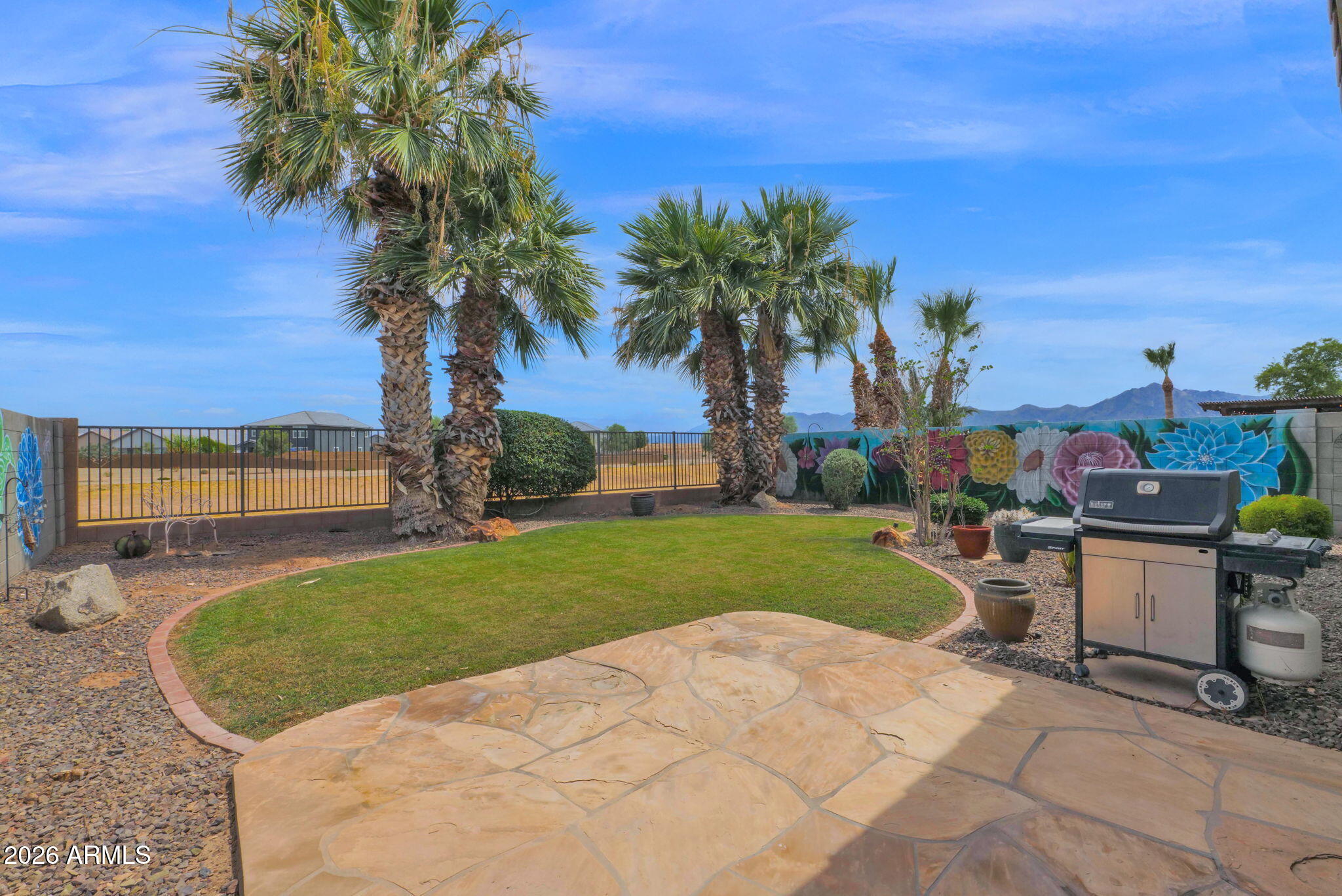 6809 W DESERT Lane