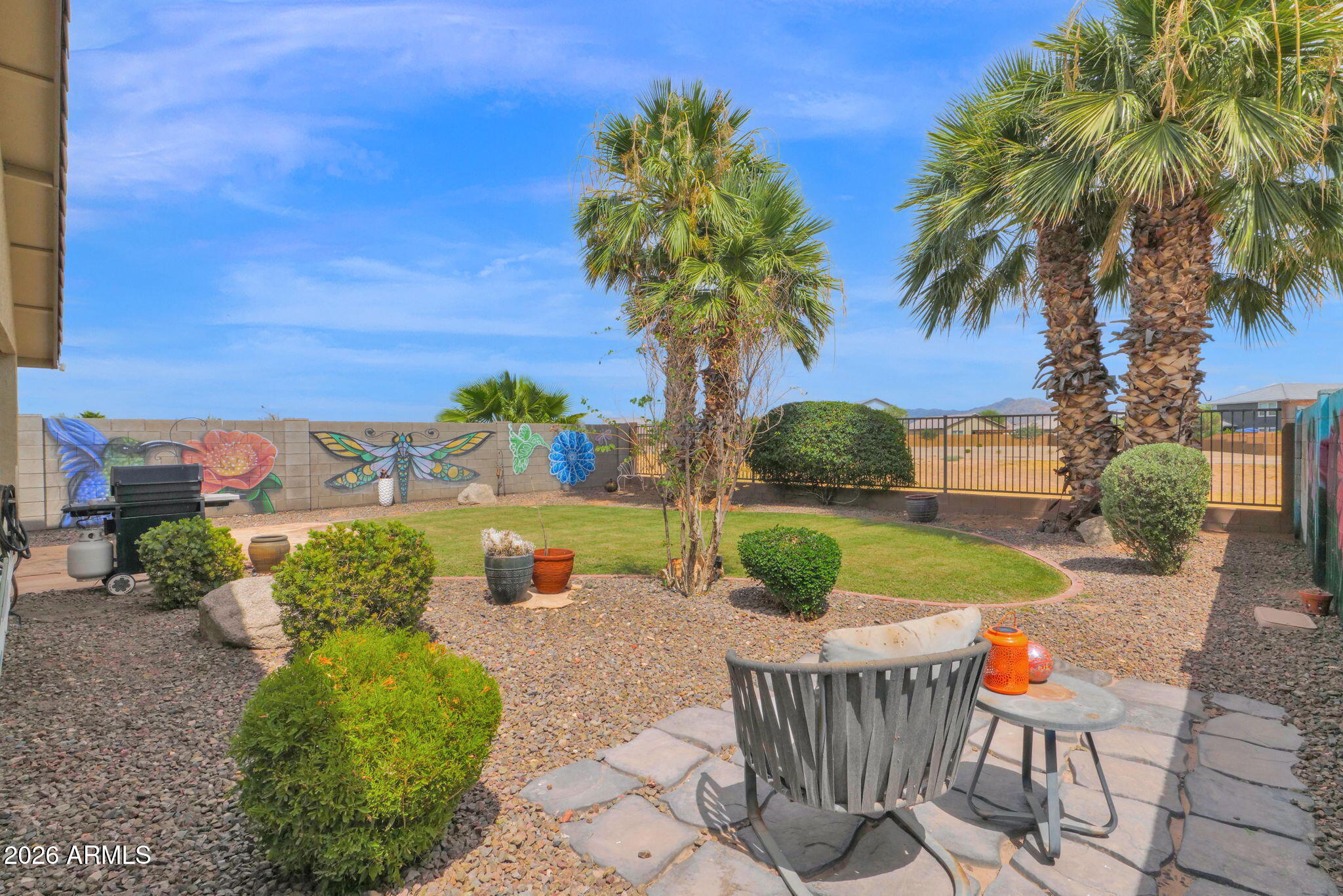6809 W DESERT Lane