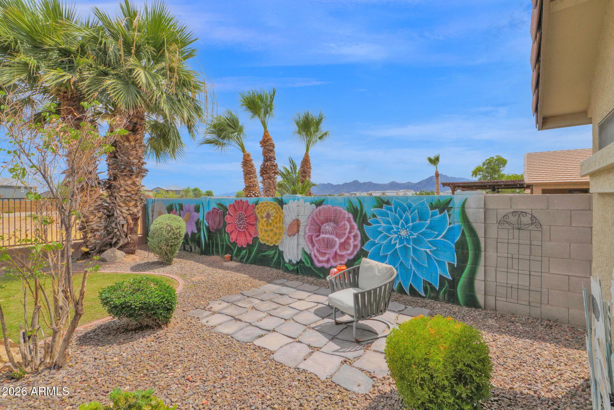 6809 W DESERT Lane