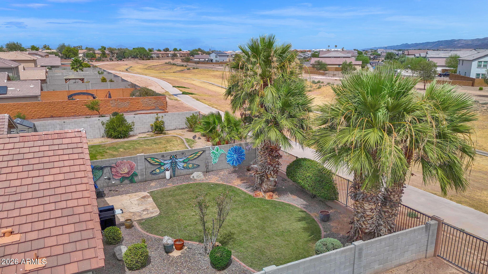 6809 W DESERT Lane