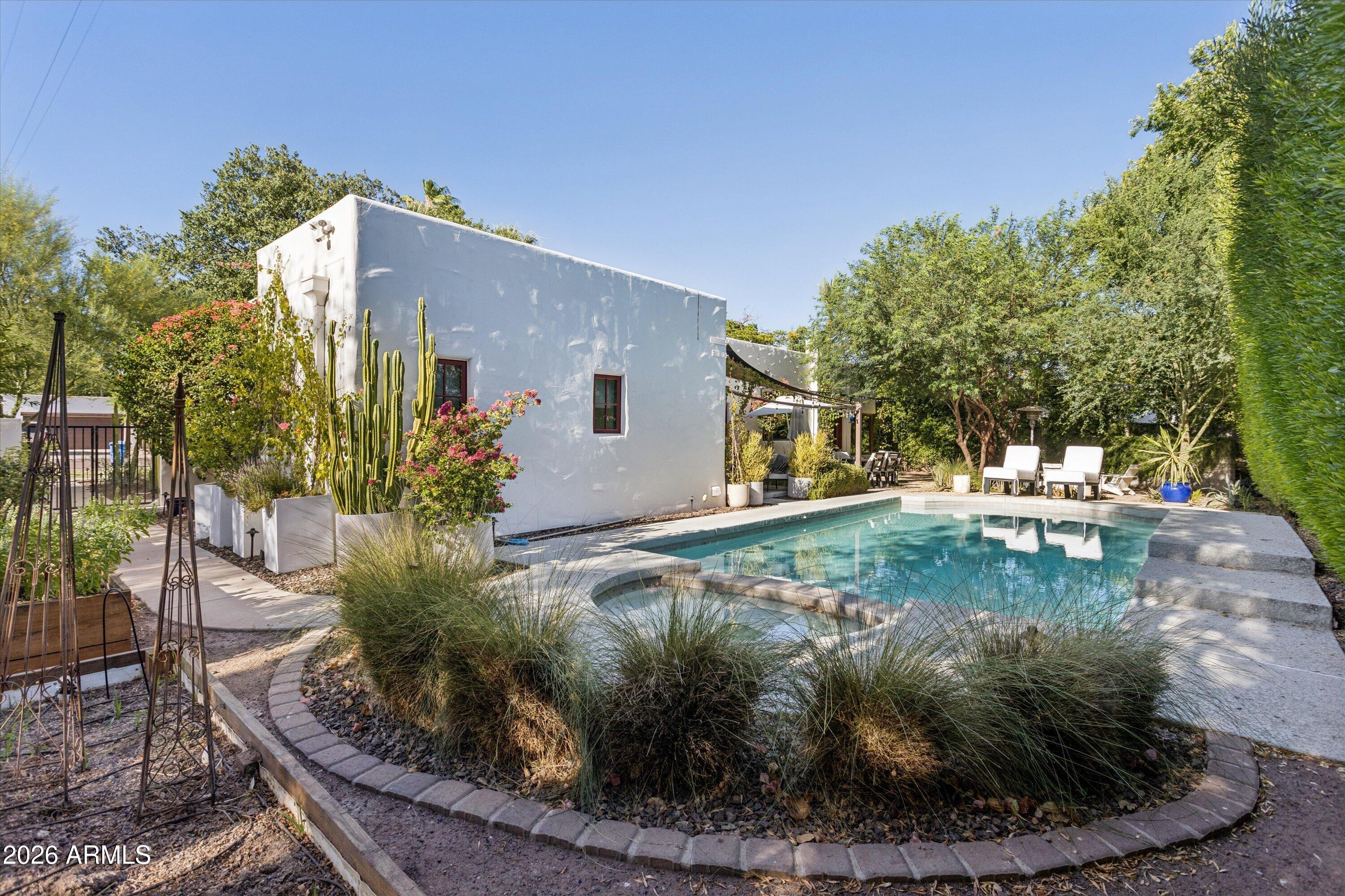 511 E Orange Drive