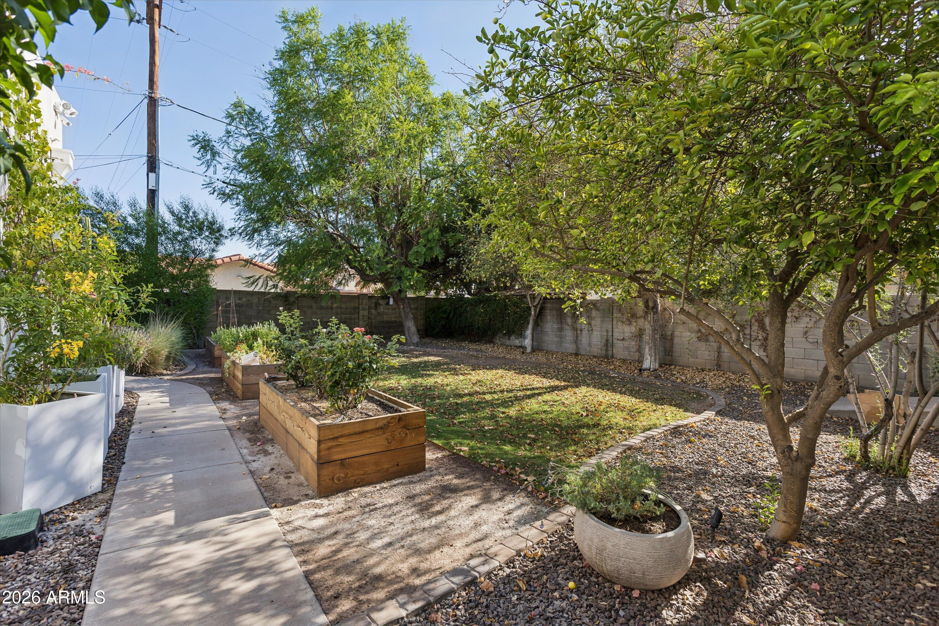 511 E Orange Drive