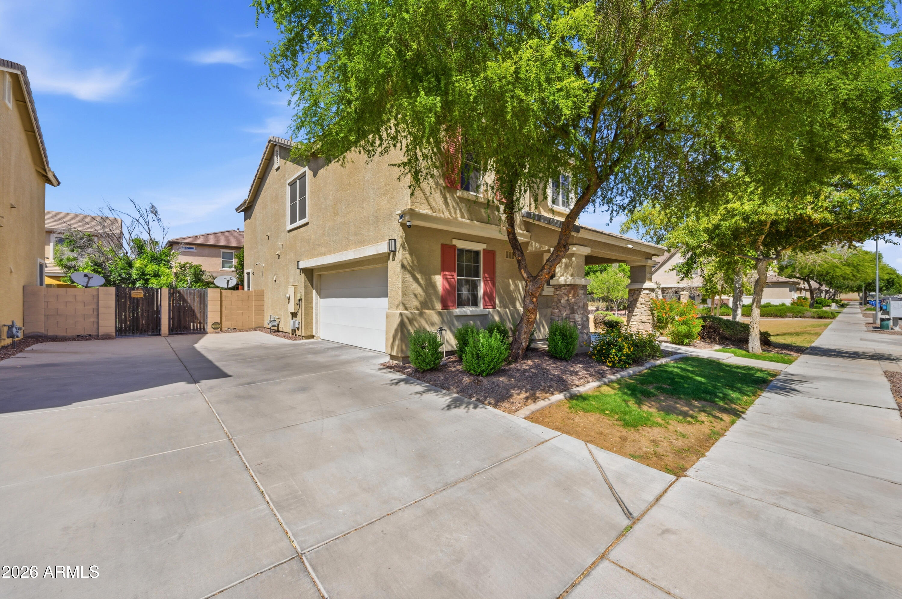 2250 E WAYLAND Drive