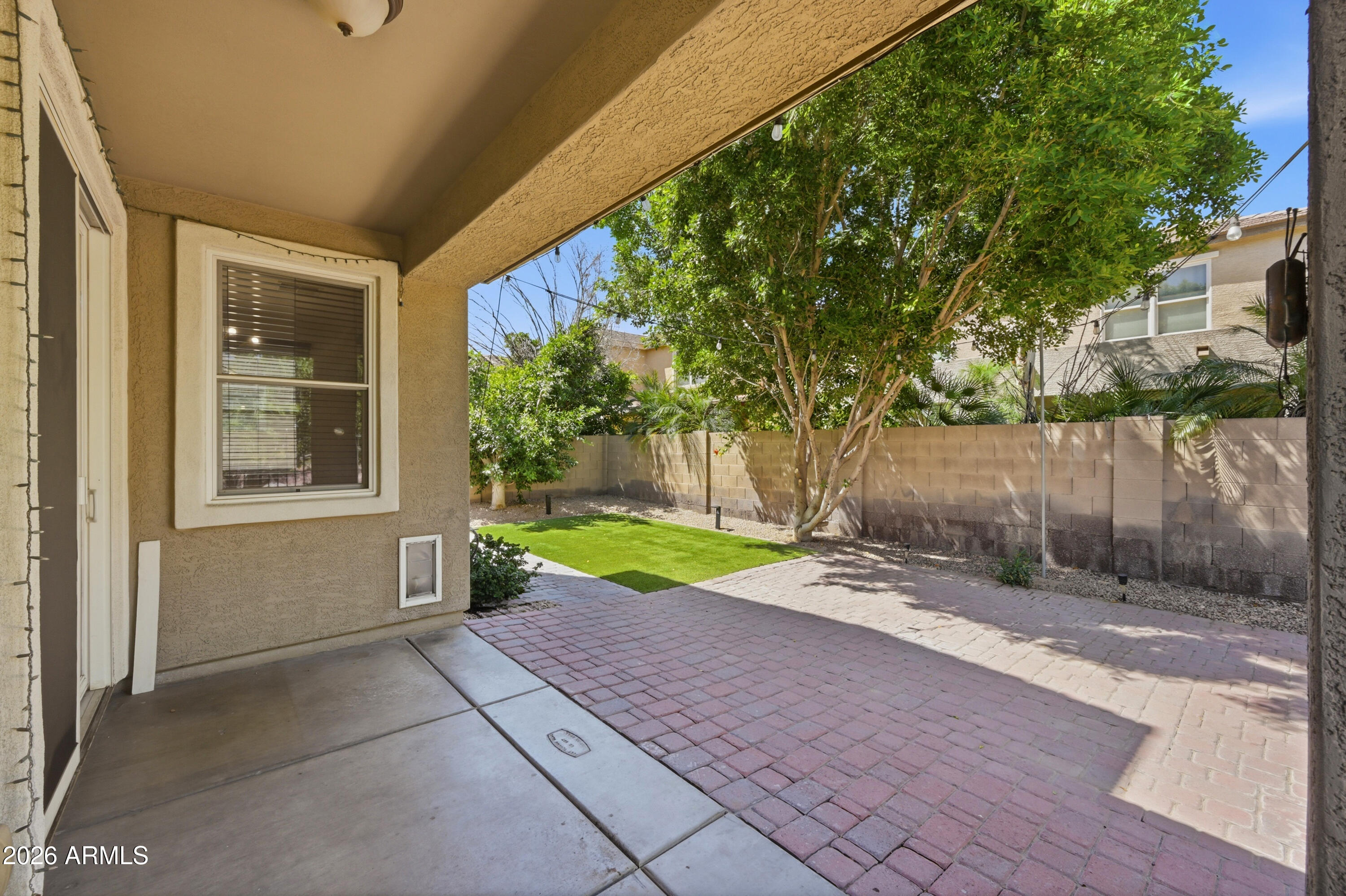 2250 E WAYLAND Drive
