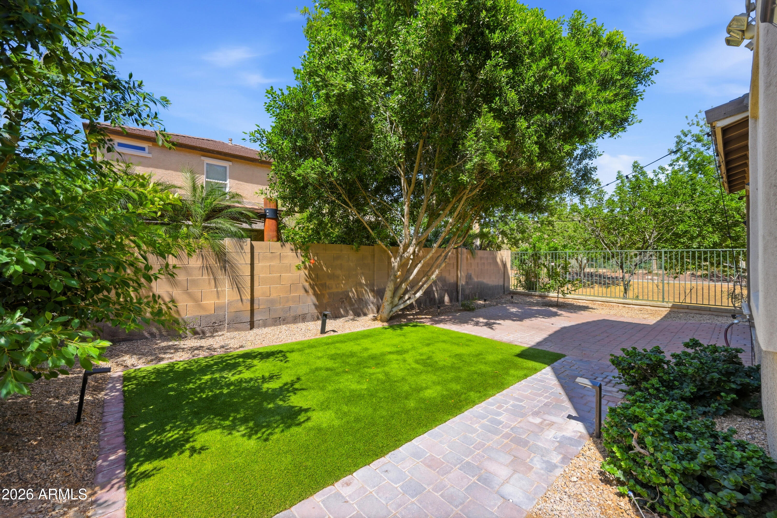 2250 E WAYLAND Drive