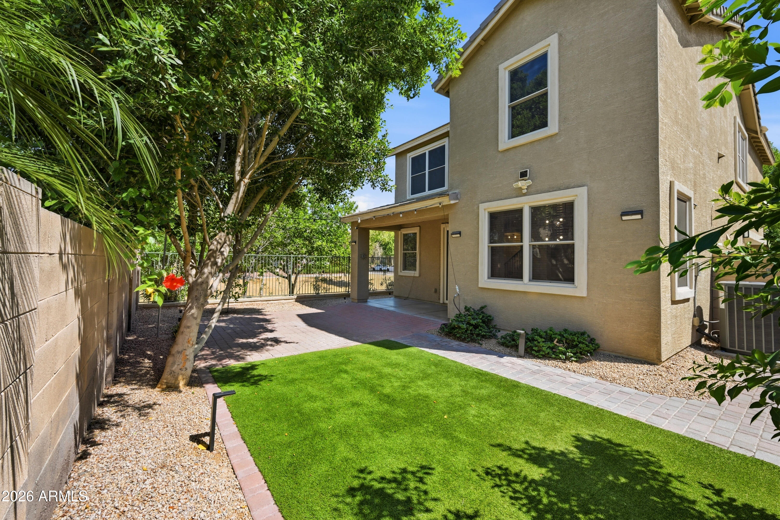 2250 E WAYLAND Drive