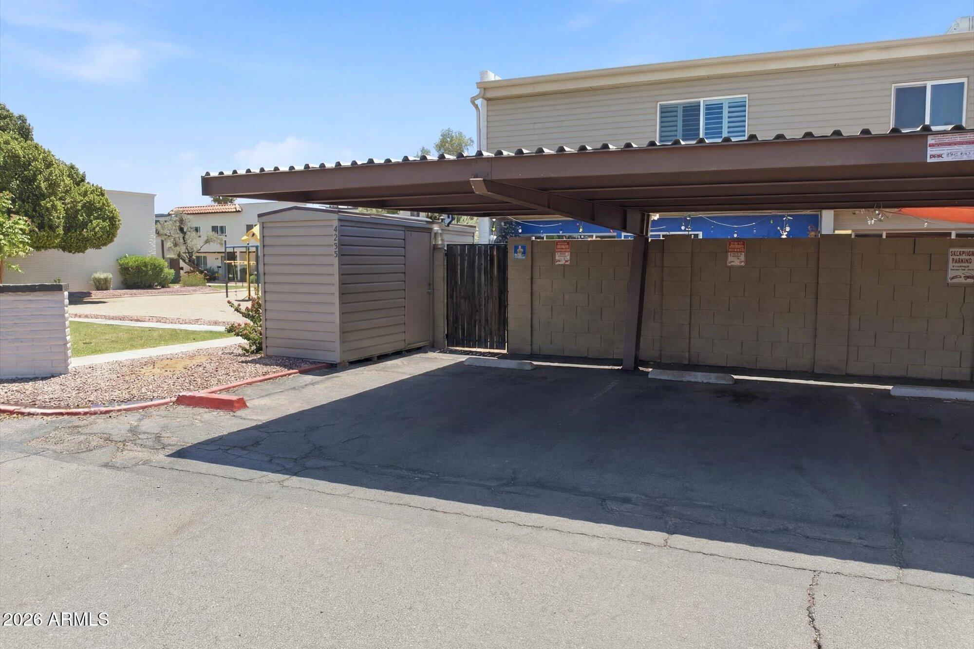 4253 N MILLER Road