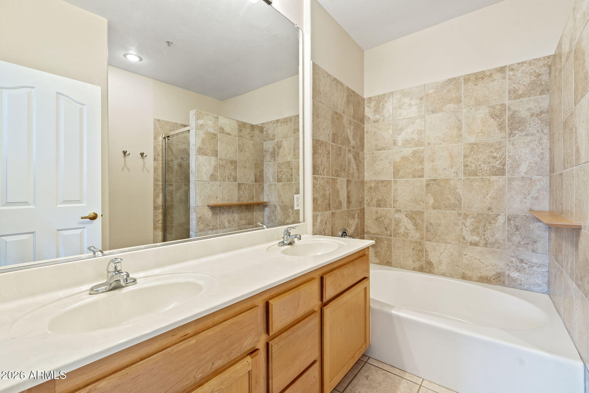 2992 N MILLER Road B201