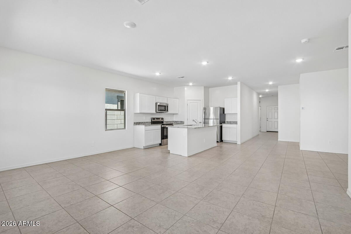 2429 E STEER Drive