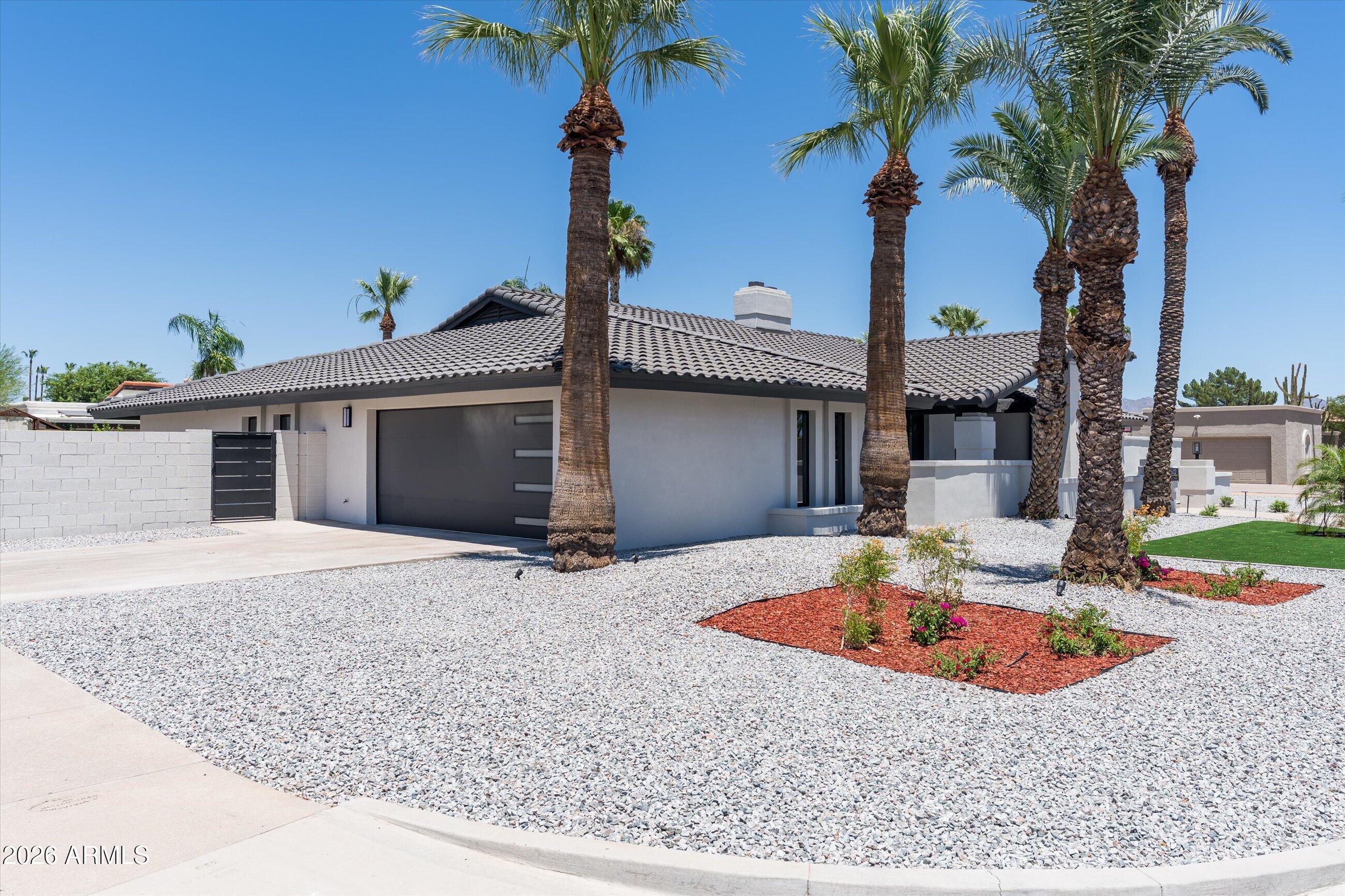 5402 E ACOMA Drive