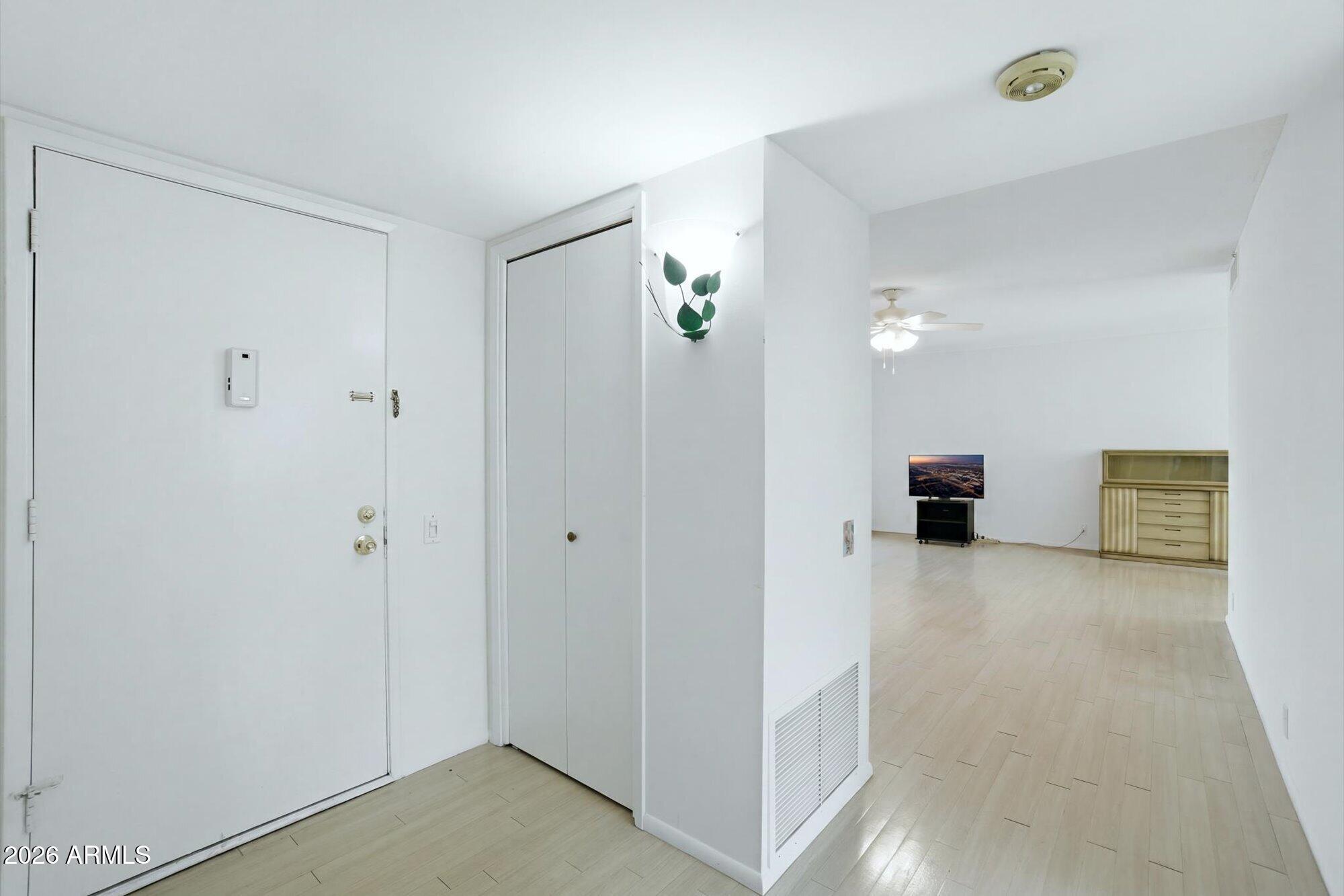 500 W CLARENDON Avenue D6