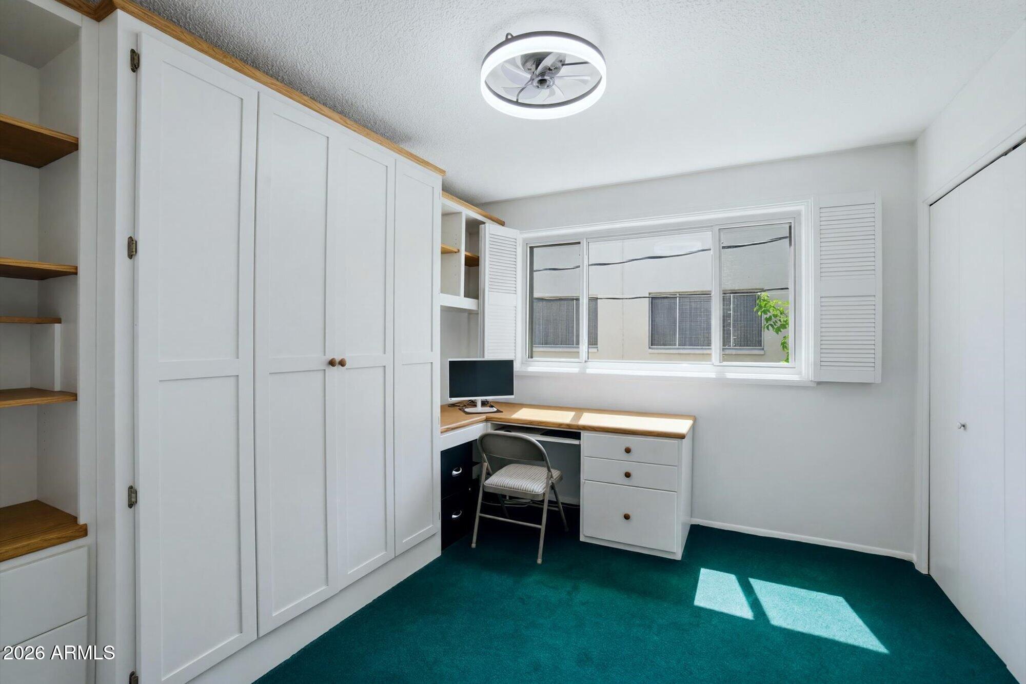 500 W CLARENDON Avenue D6