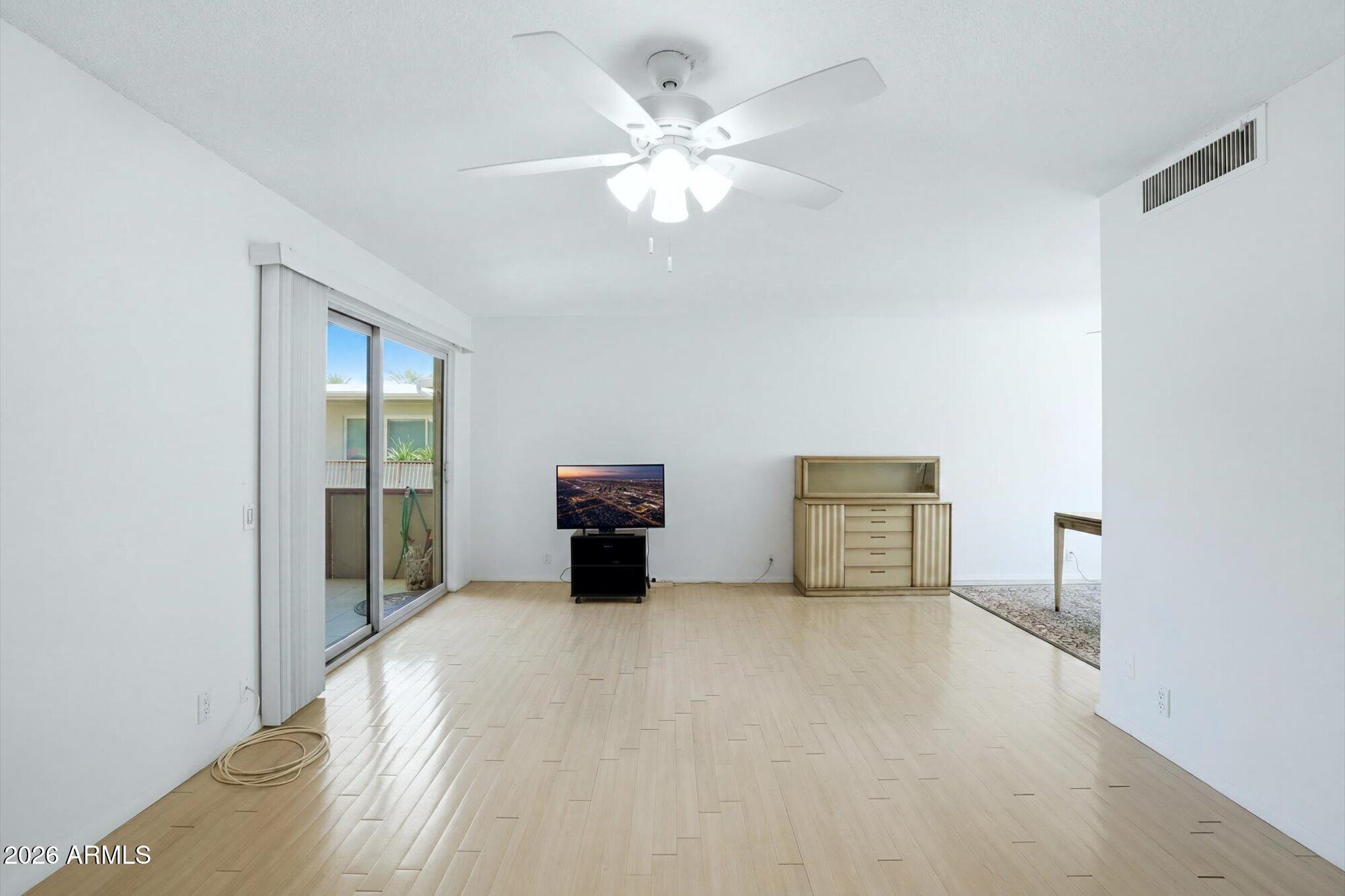 500 W CLARENDON Avenue D6