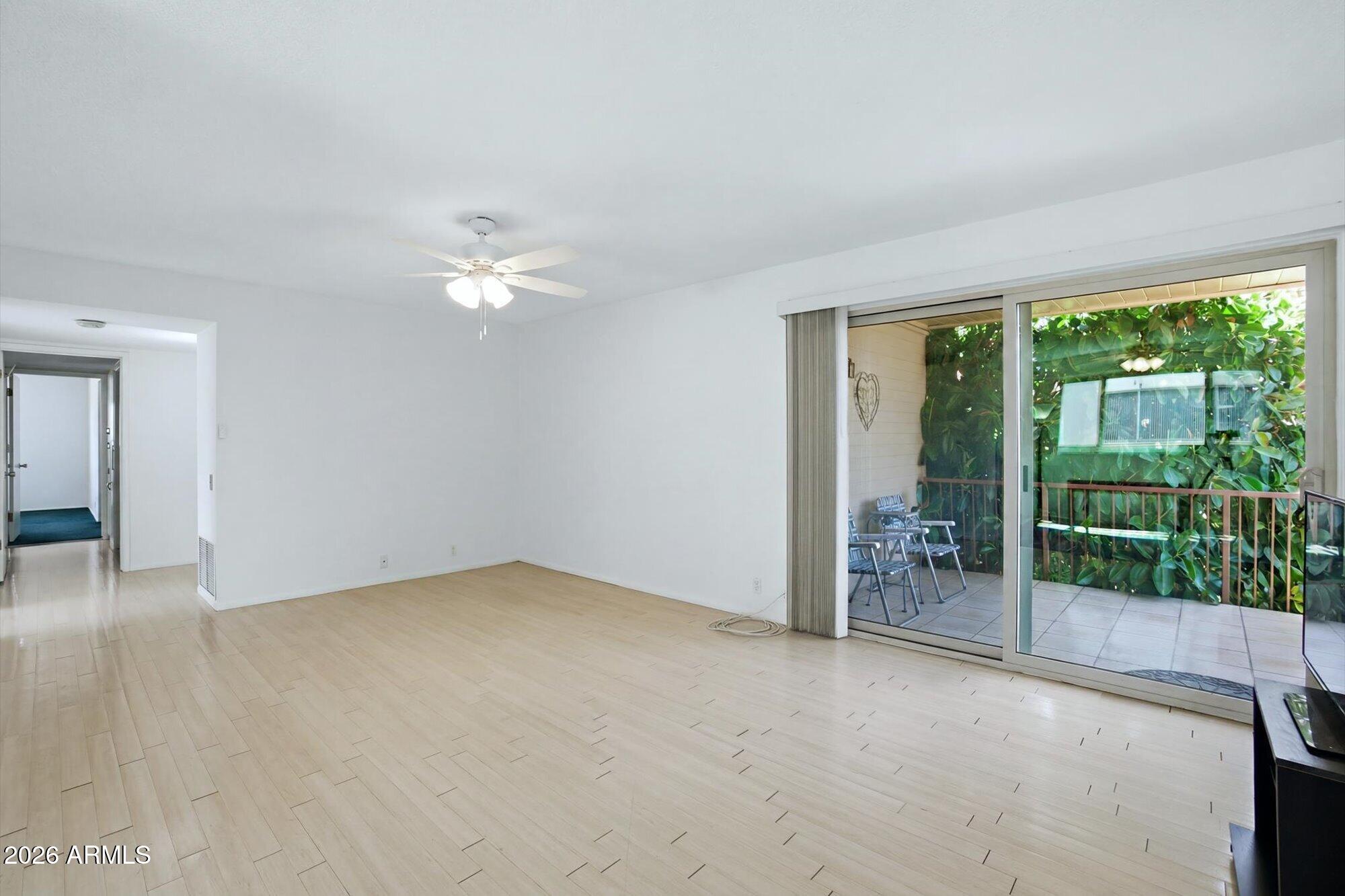 500 W CLARENDON Avenue D6