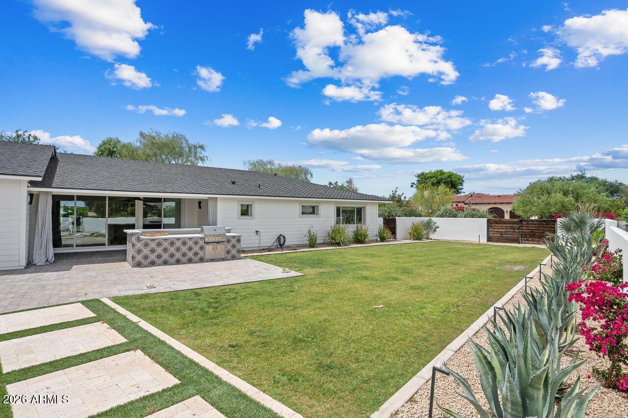 6919 E VISTA Drive