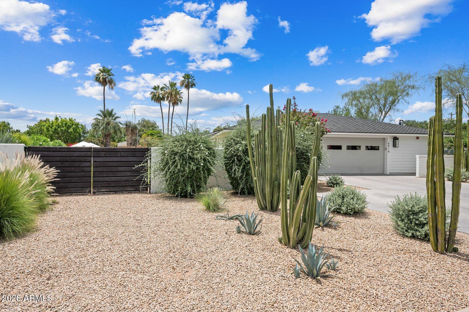 6919 E VISTA Drive
