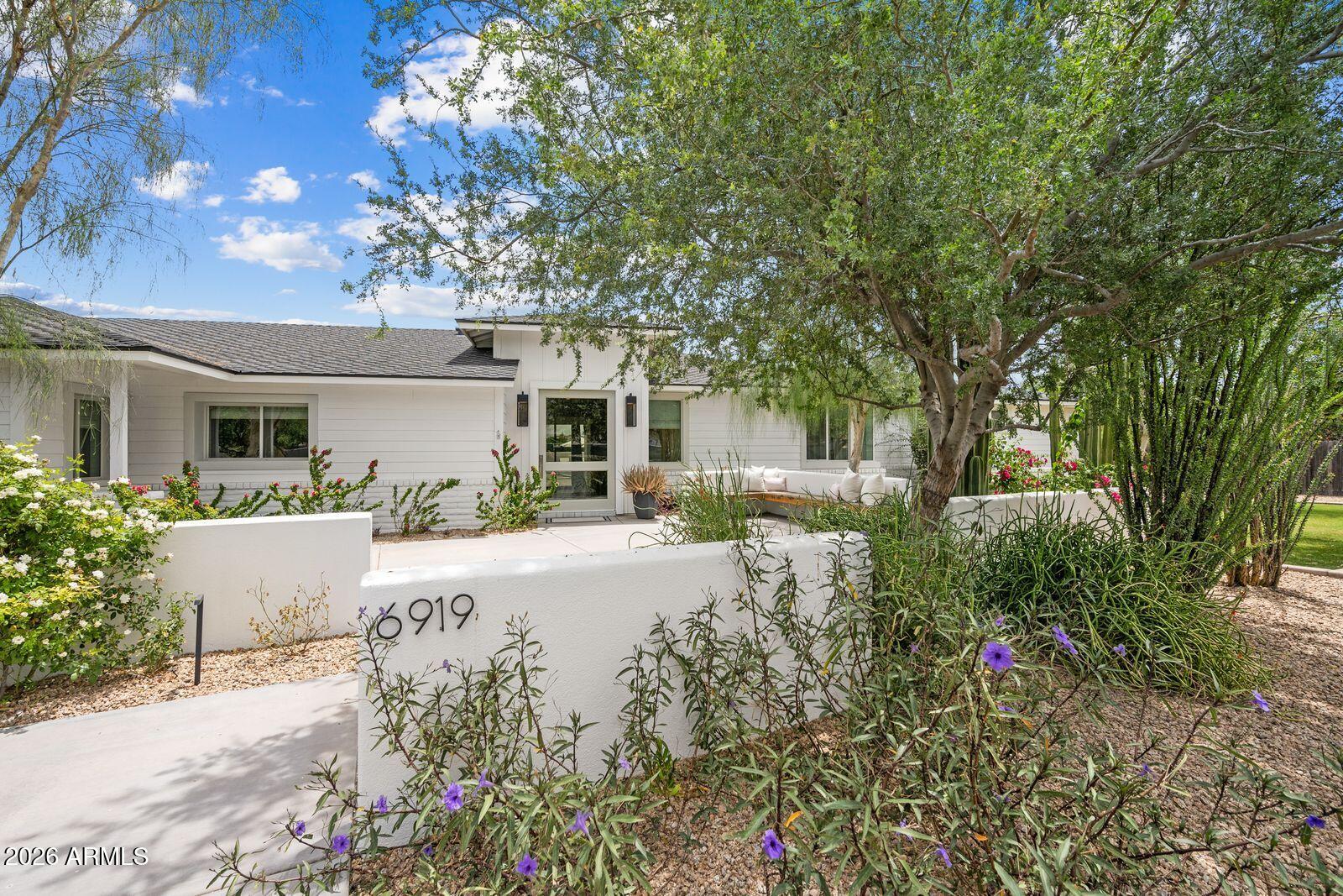 6919 E VISTA Drive