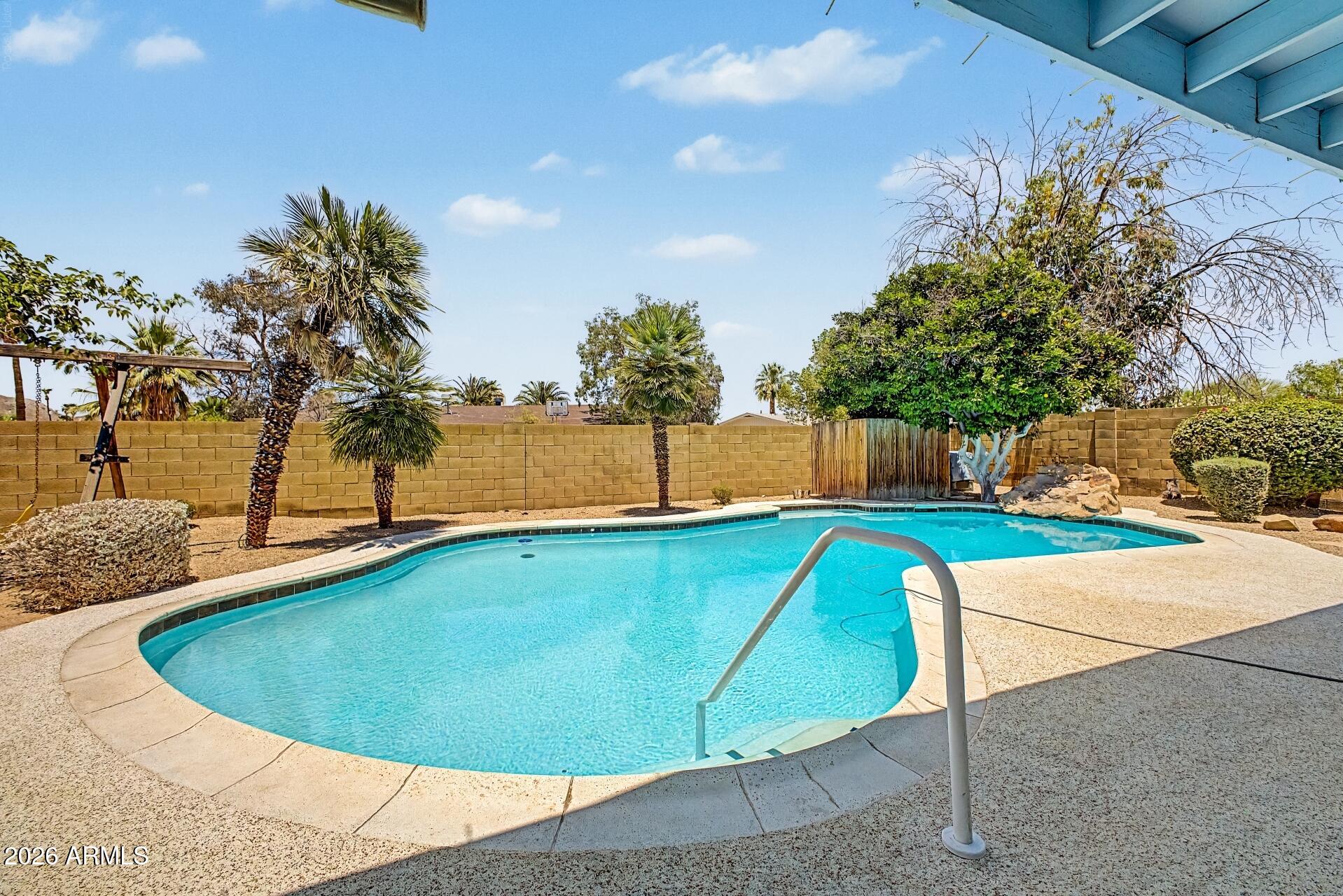 2818 E PARADISE Drive