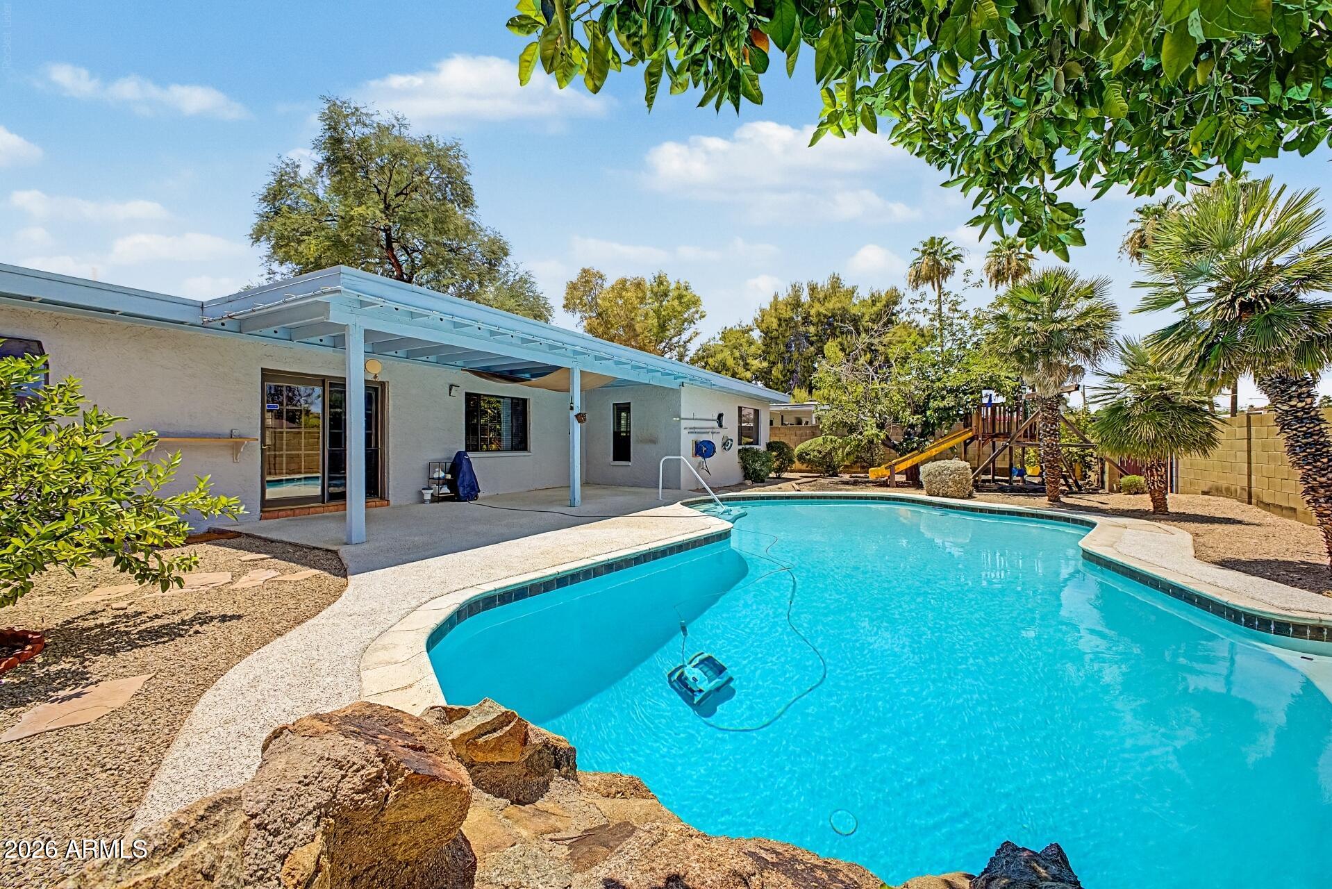 2818 E PARADISE Drive