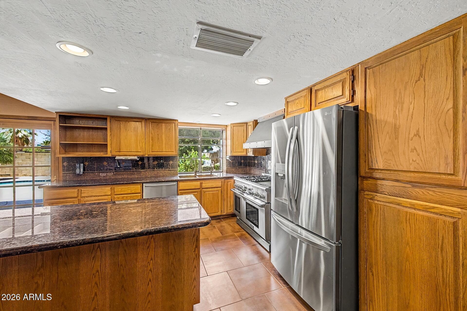 2818 E PARADISE Drive